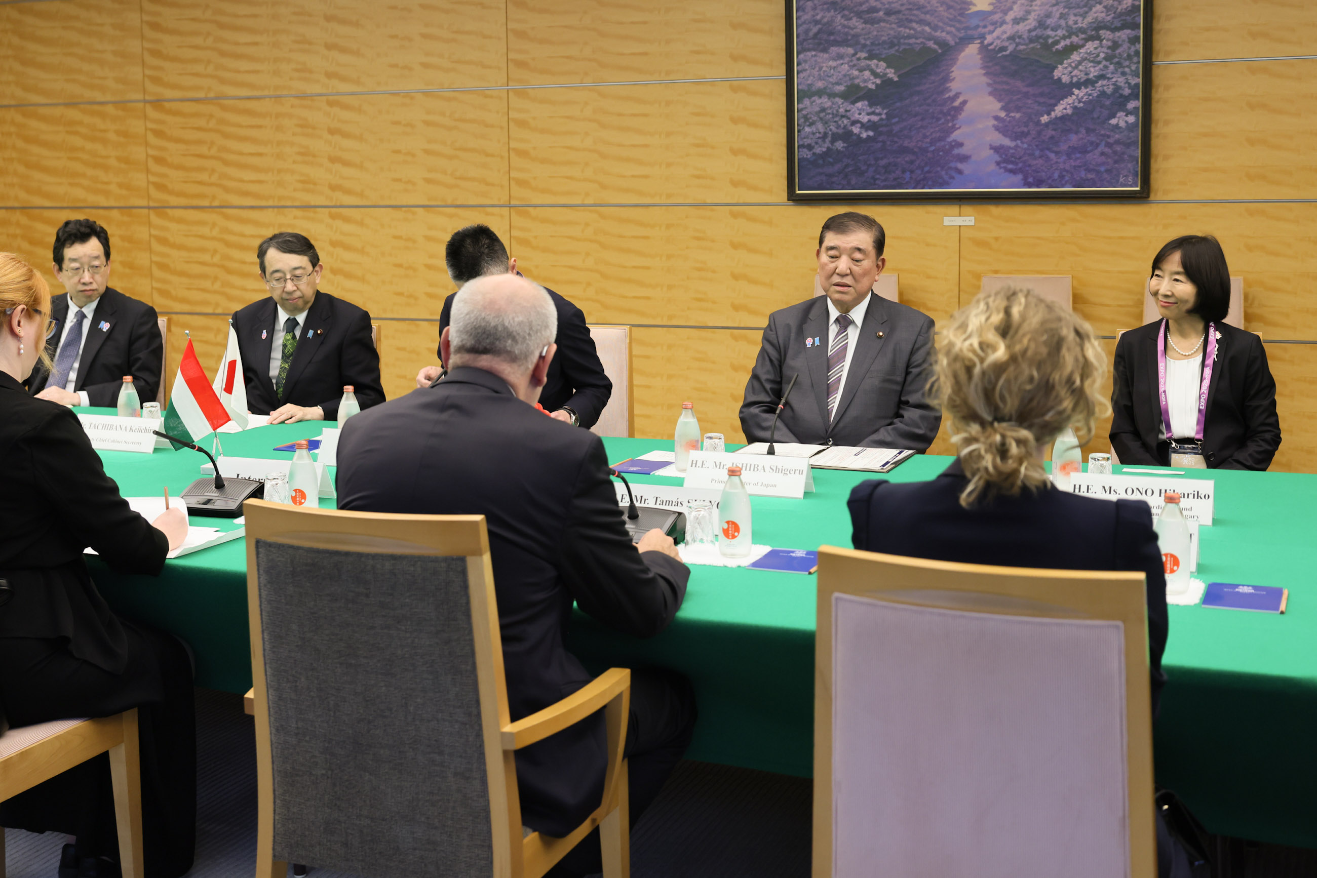 石破首相与舒尤克总统举行会谈4