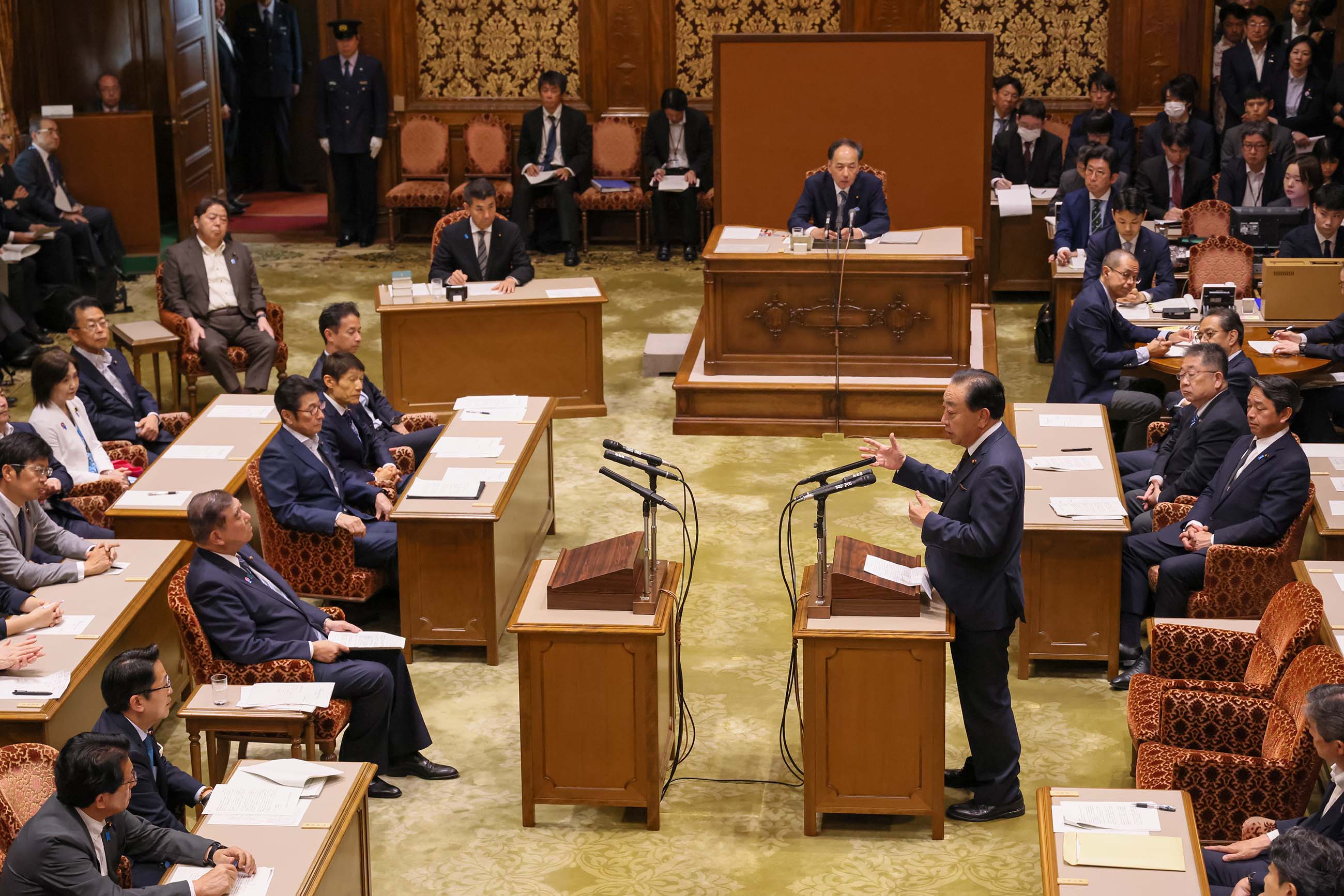 石破首相听取发言