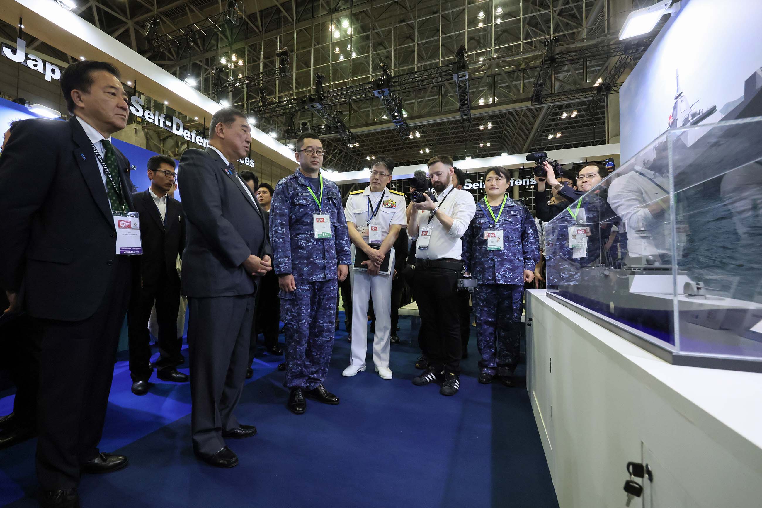 石破首相视察展区4