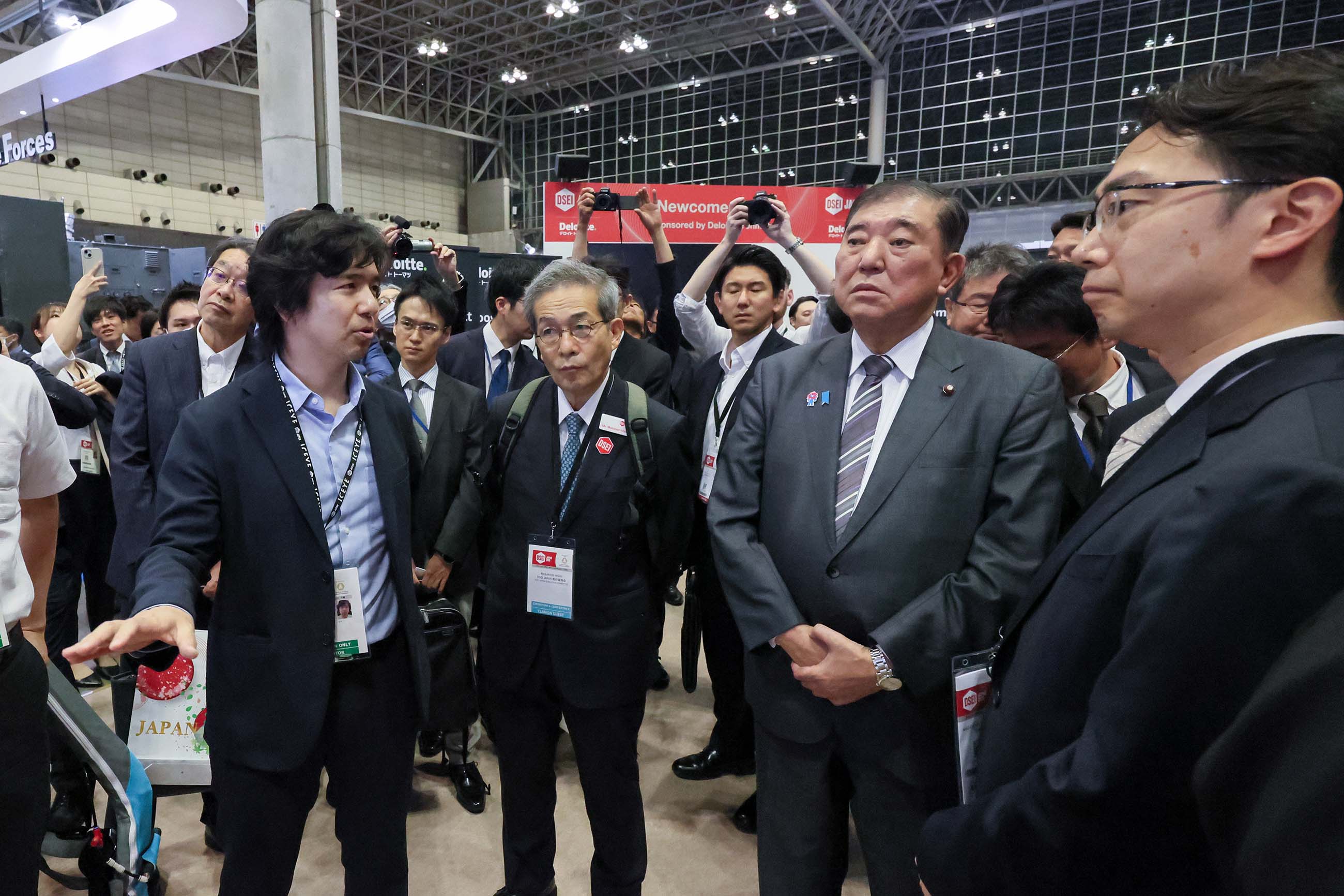 石破首相视察展区6