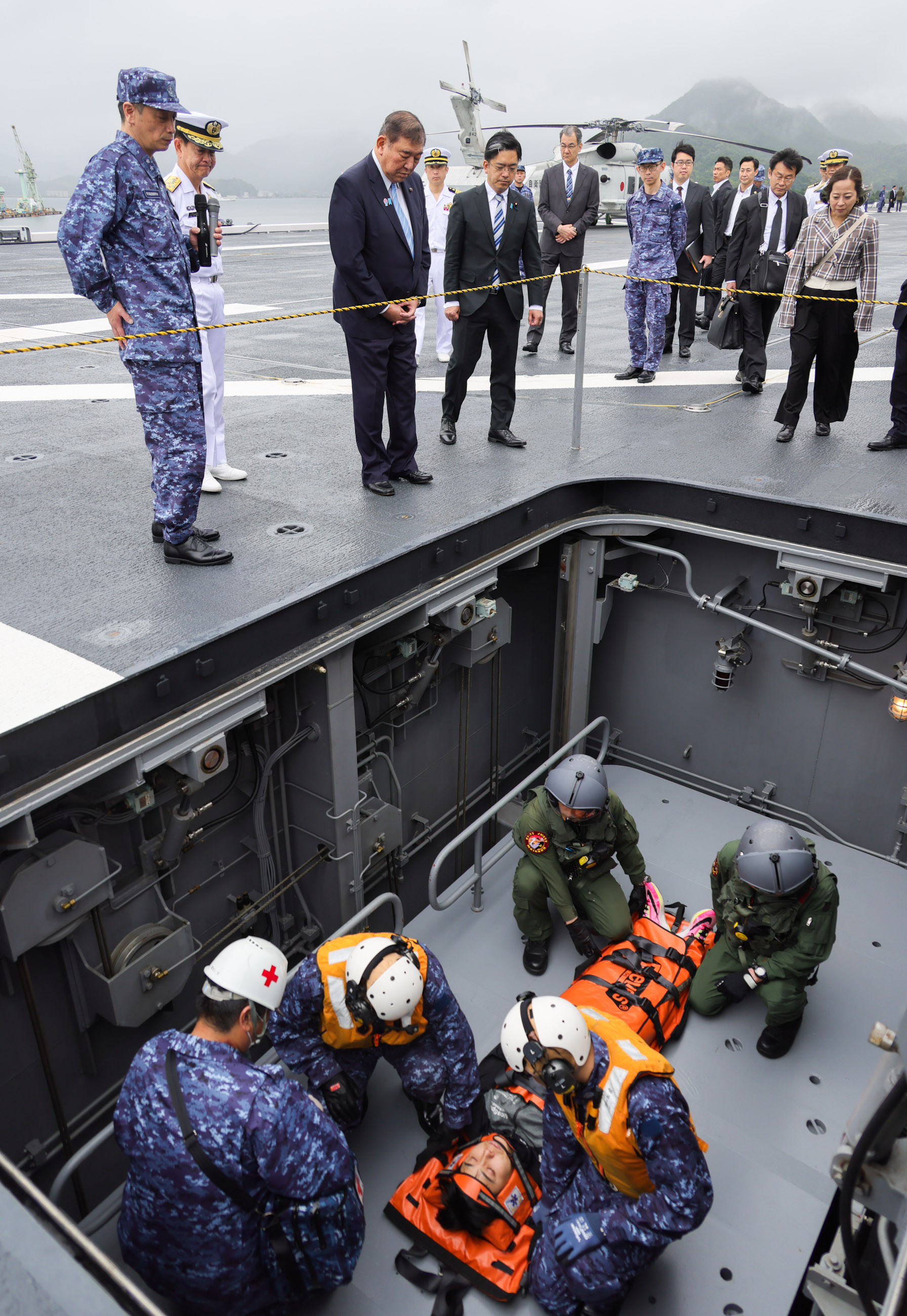 石破首相视察急救转运演练3