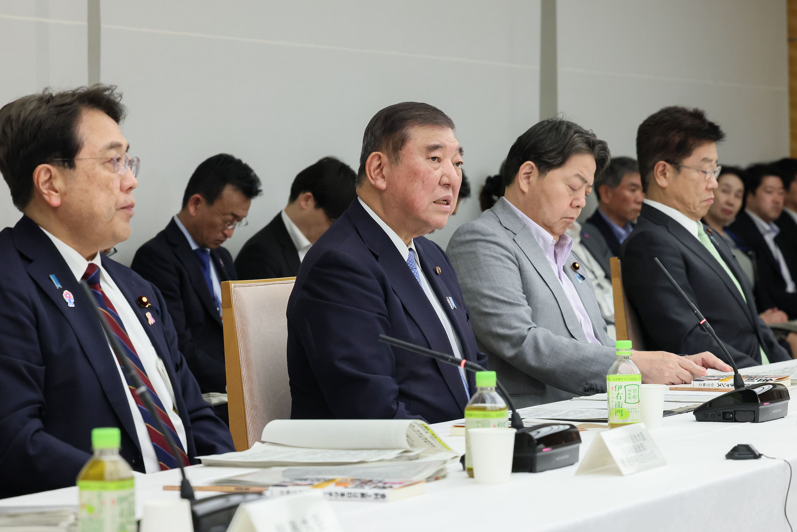 召开经济财政咨询会议