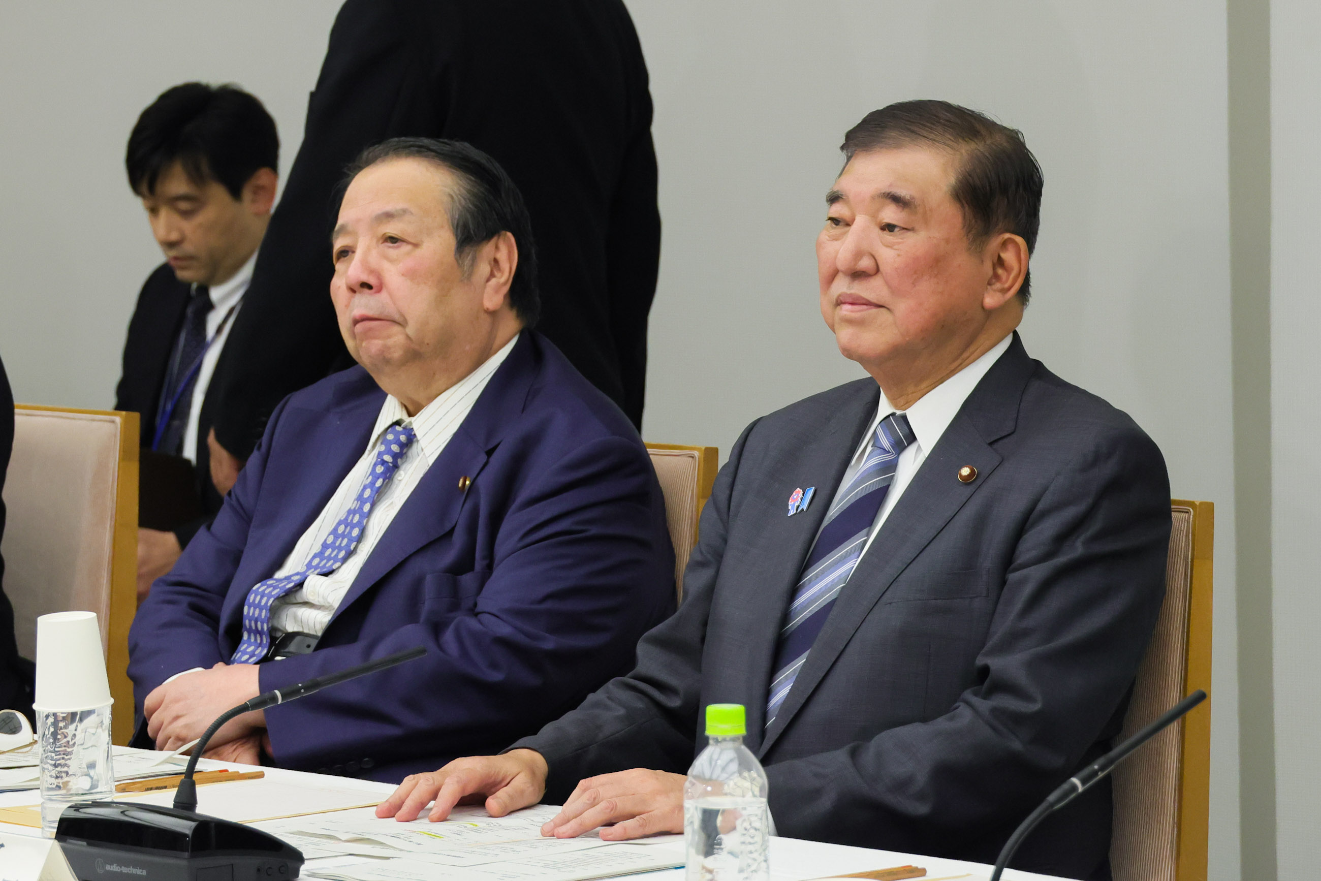 出席中央与地方协商会议