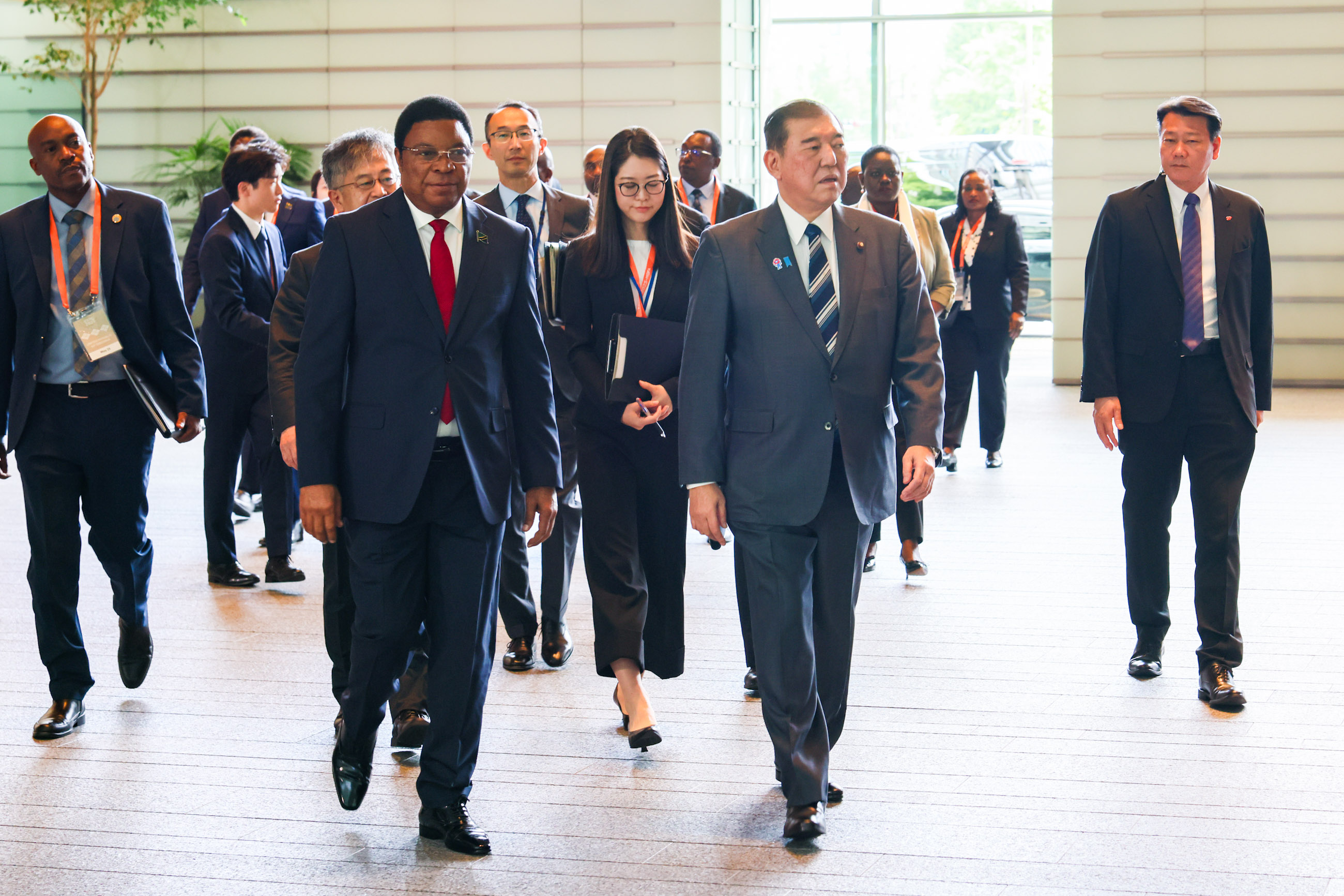 石破首相迎接马贾利瓦·卡西姆·马贾利瓦总理2