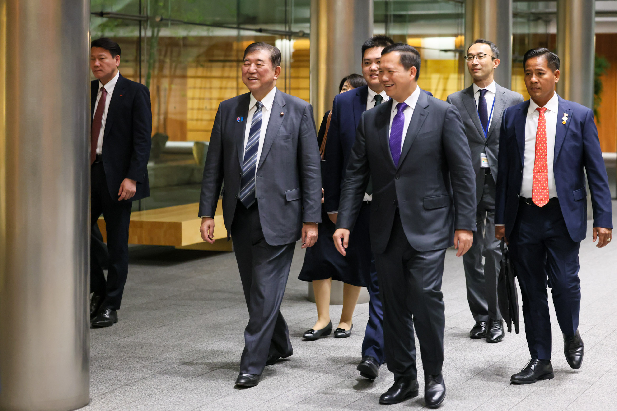 两位首脑出席联合记者发布会