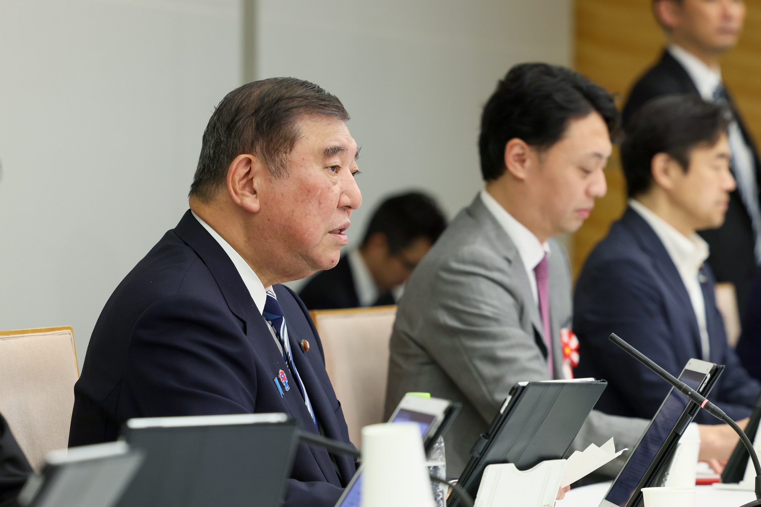 出席AI战略会议