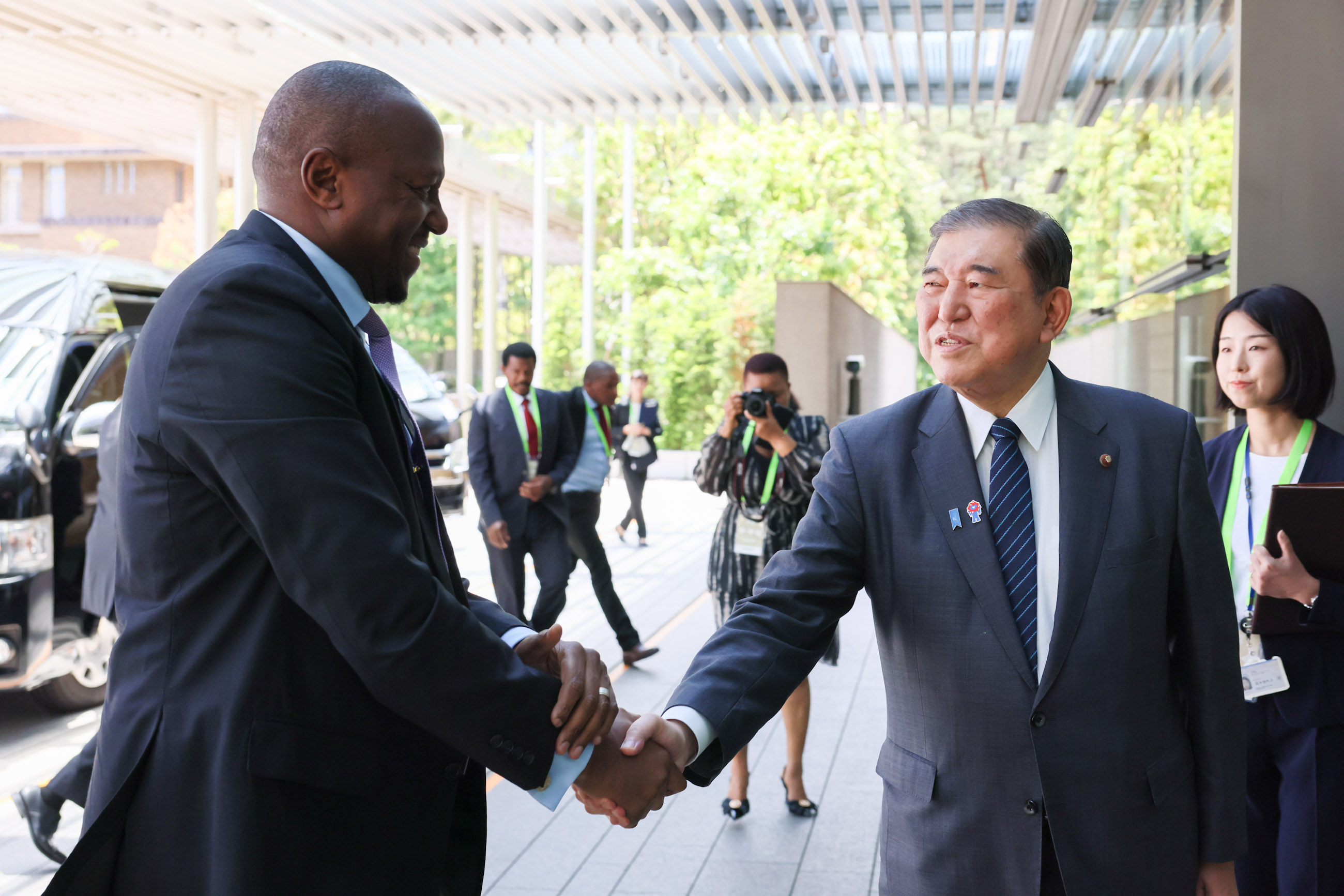 石破首相迎接德拉米尼首相1