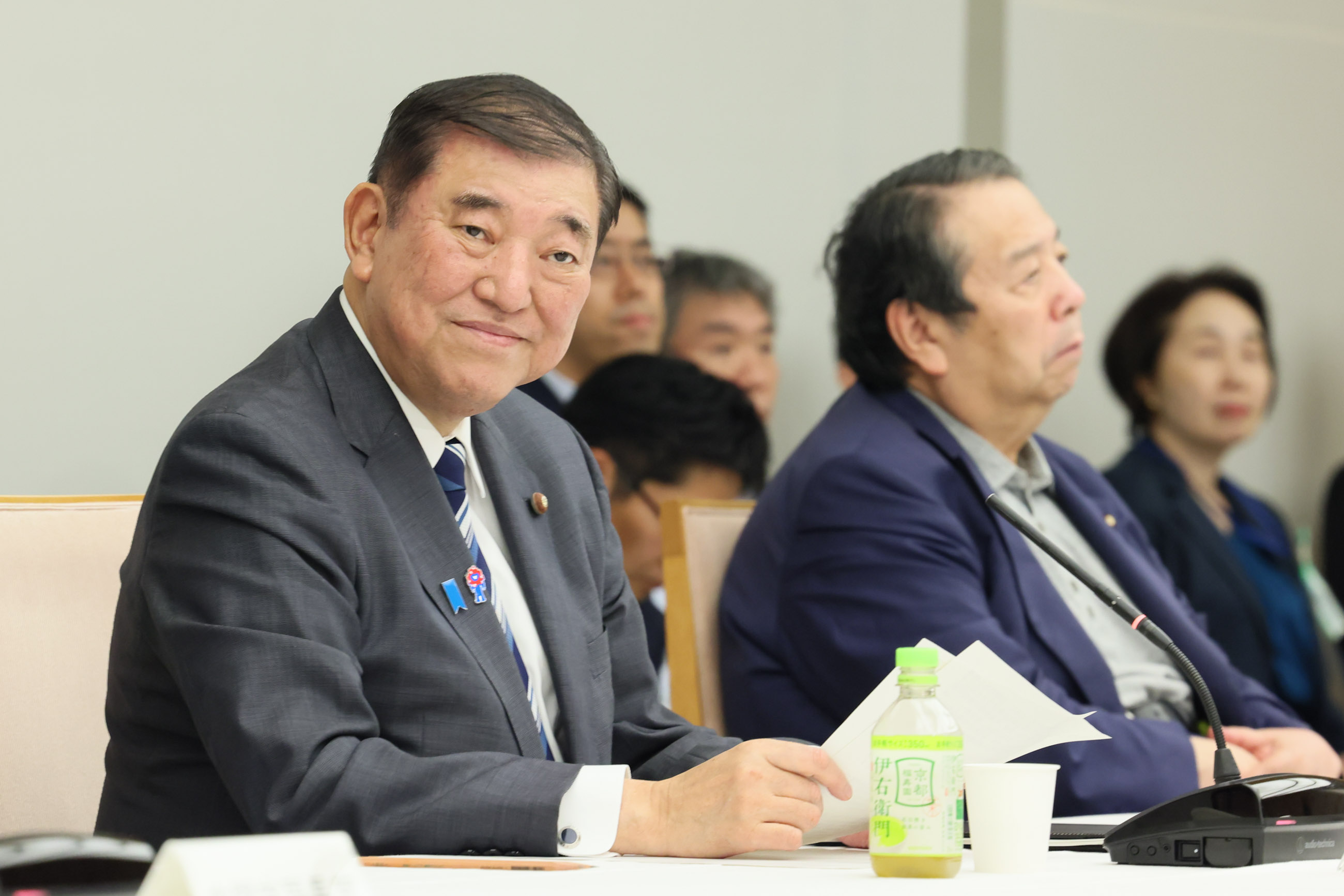 召开经济财政咨询会议