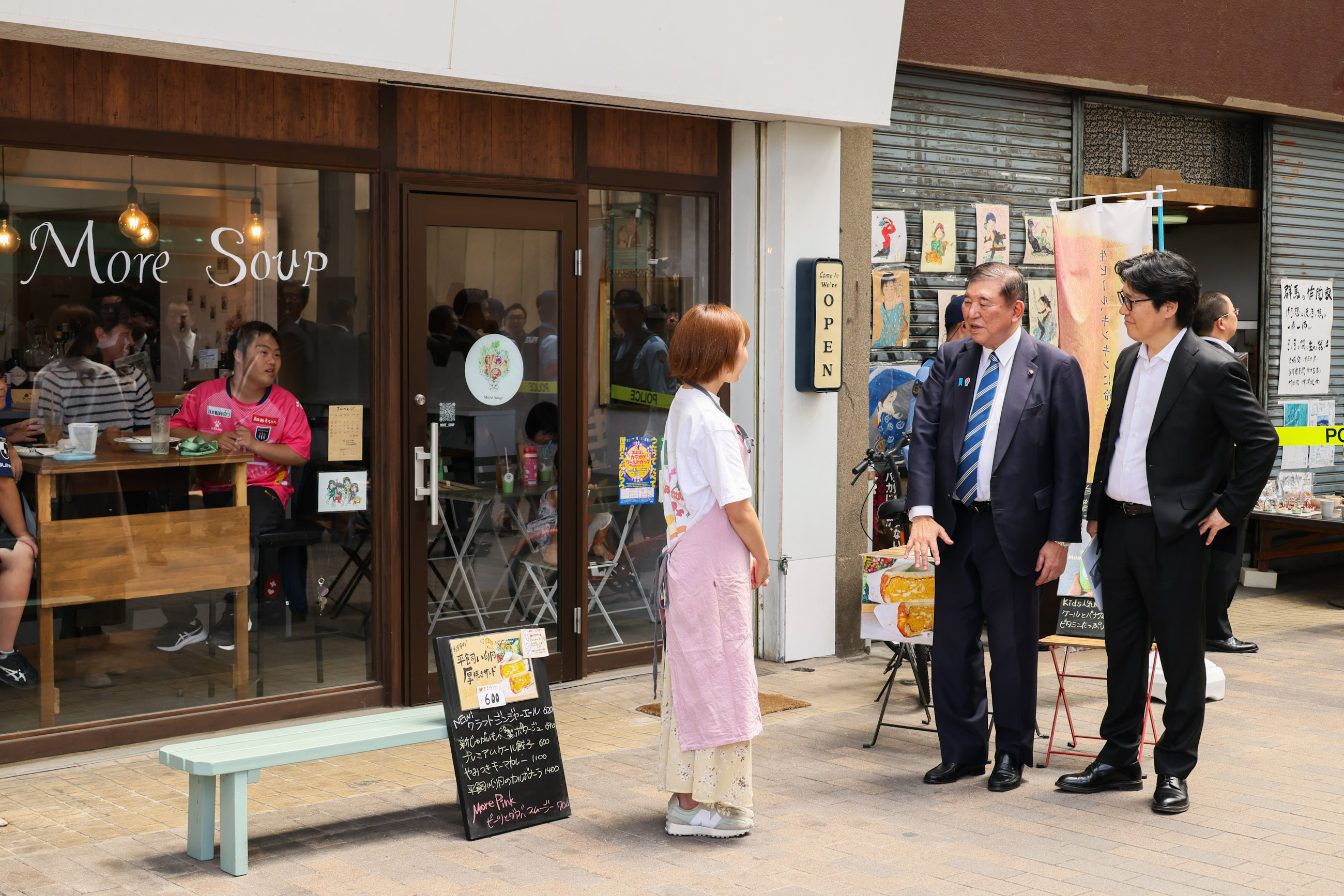 石破首相视察中央大街商业街3