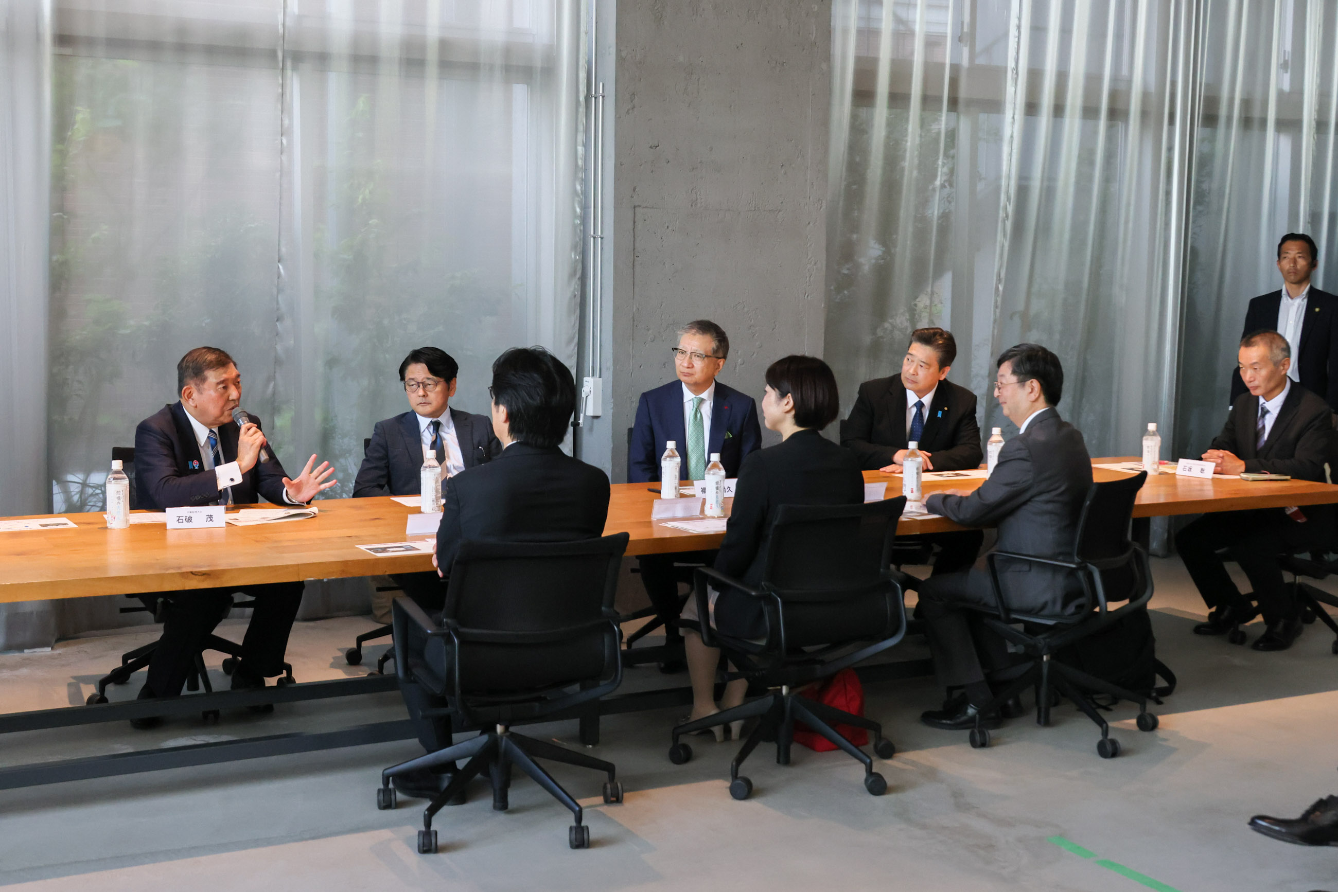 关于能够受年轻人欢迎的地方建设以及通过教育与数字化促进人才扎根等议题进行意见交换3