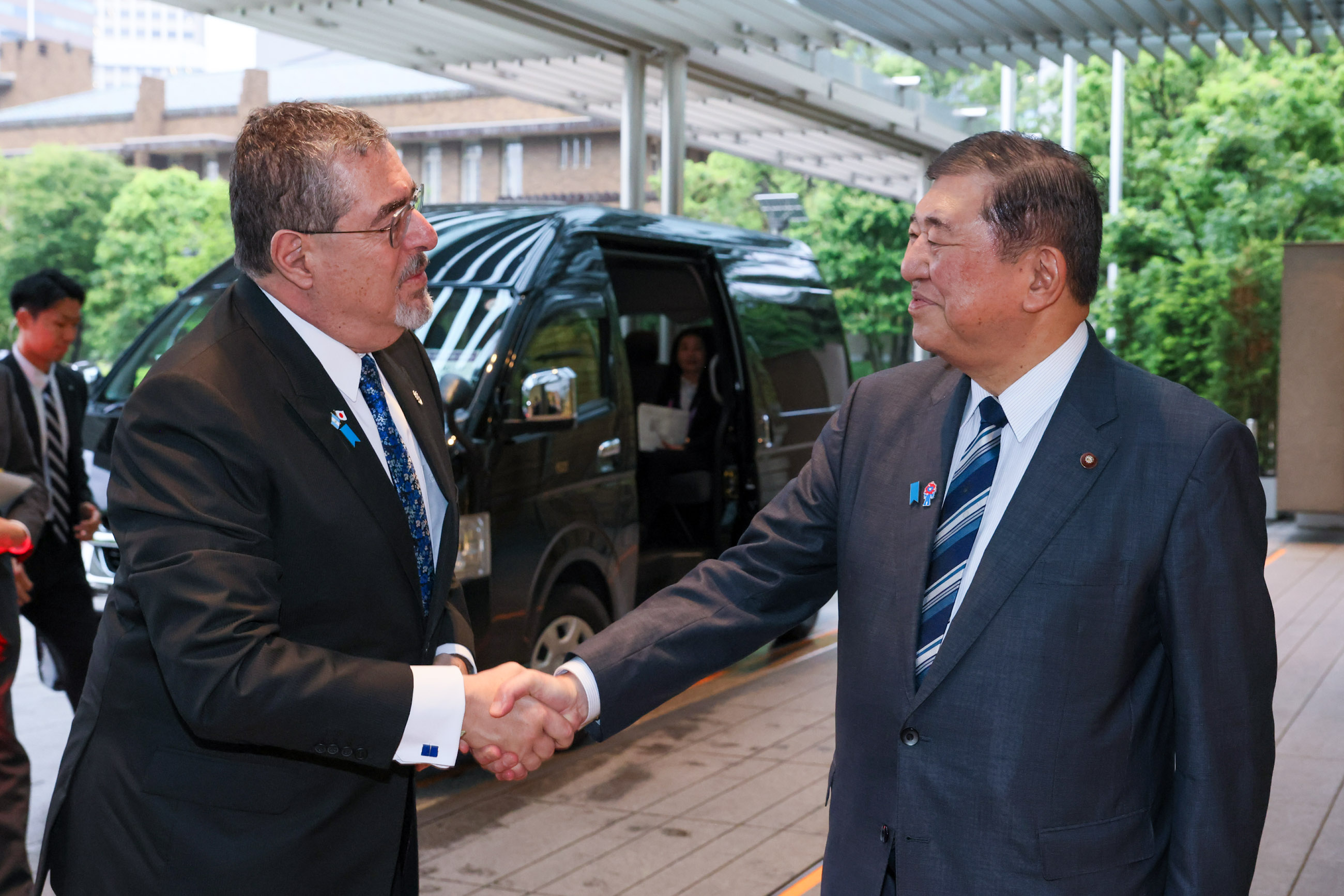 石破首相迎接阿雷瓦洛总统