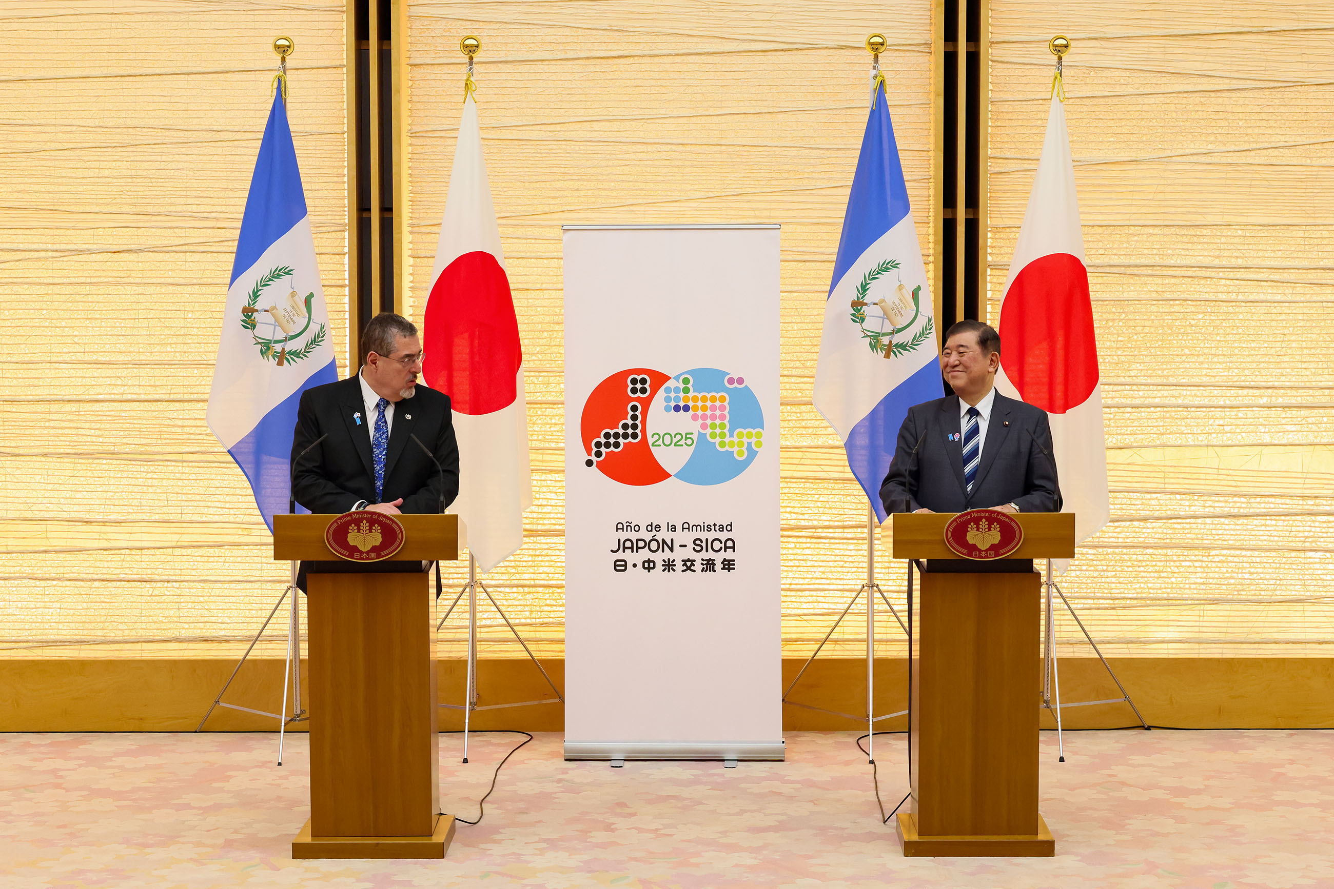 联合记者发布会3