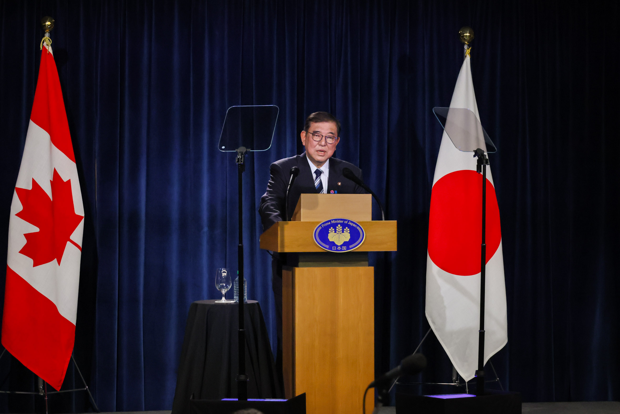 内外记者招待会1