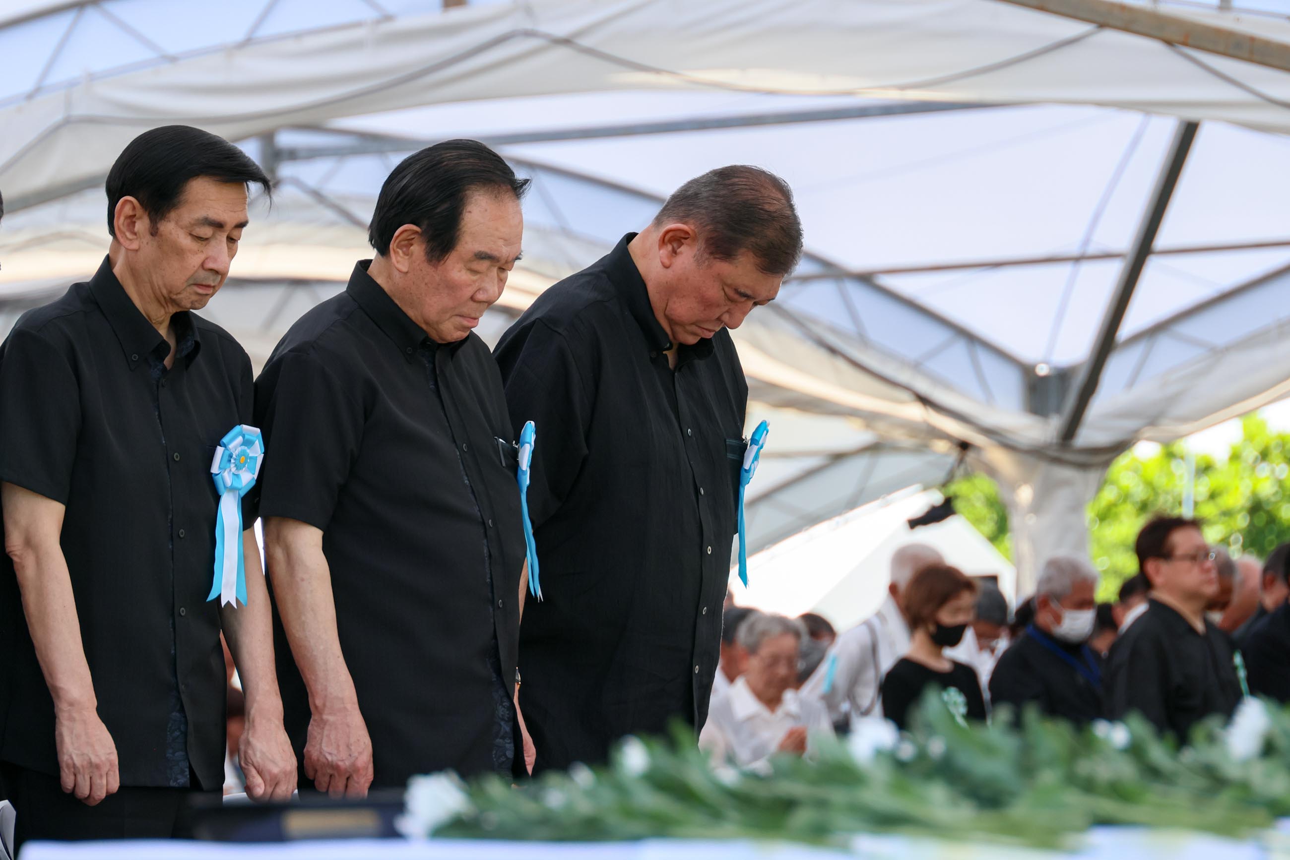 石破首相在冲绳全体战殁者追悼仪式默哀1
