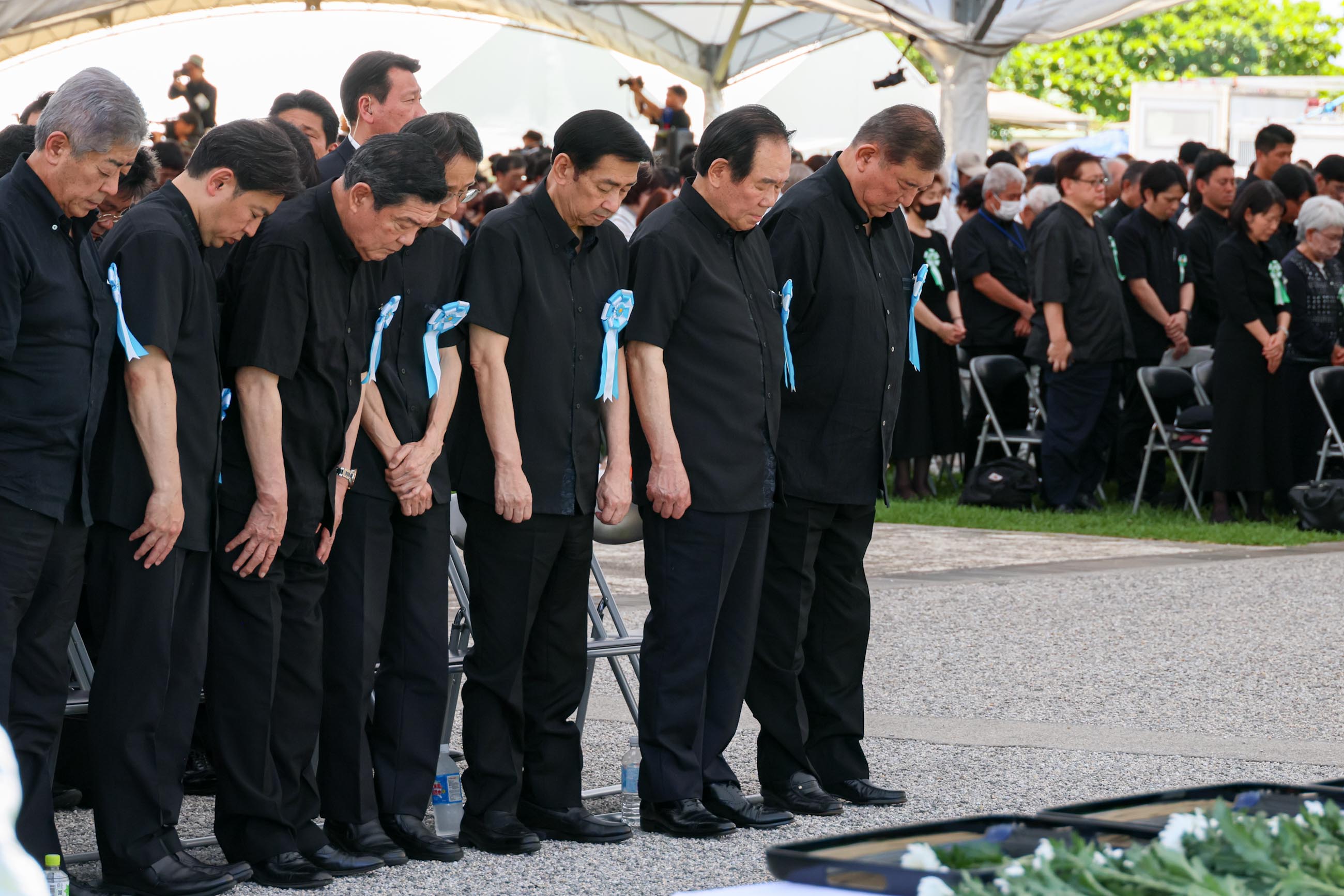 石破首相在冲绳全体战殁者追悼仪式默哀2