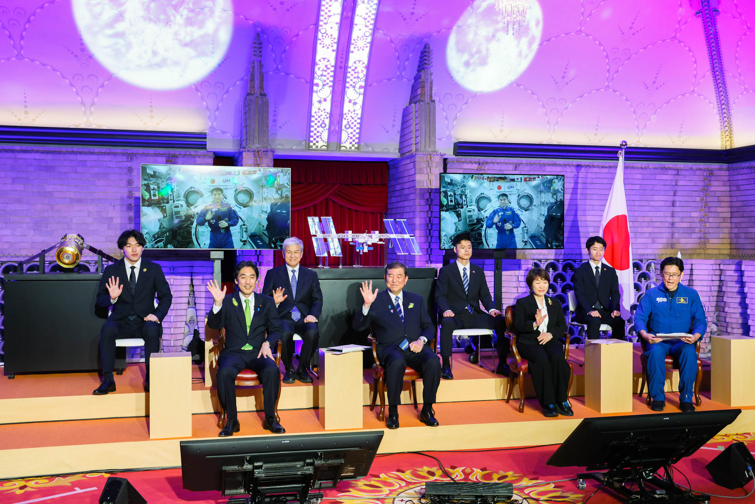 与大西宇航员通话