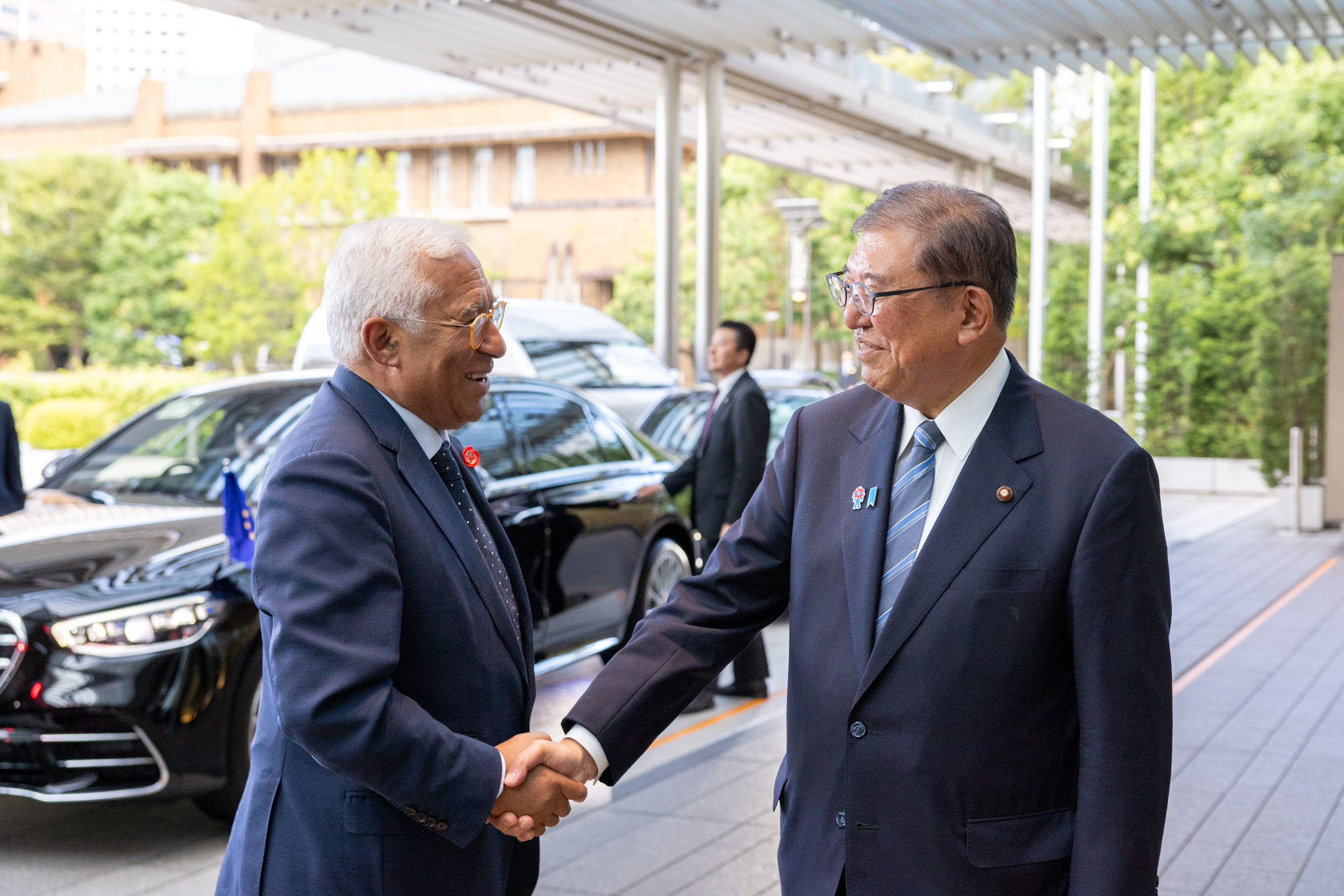 石破首相迎接科斯塔主席