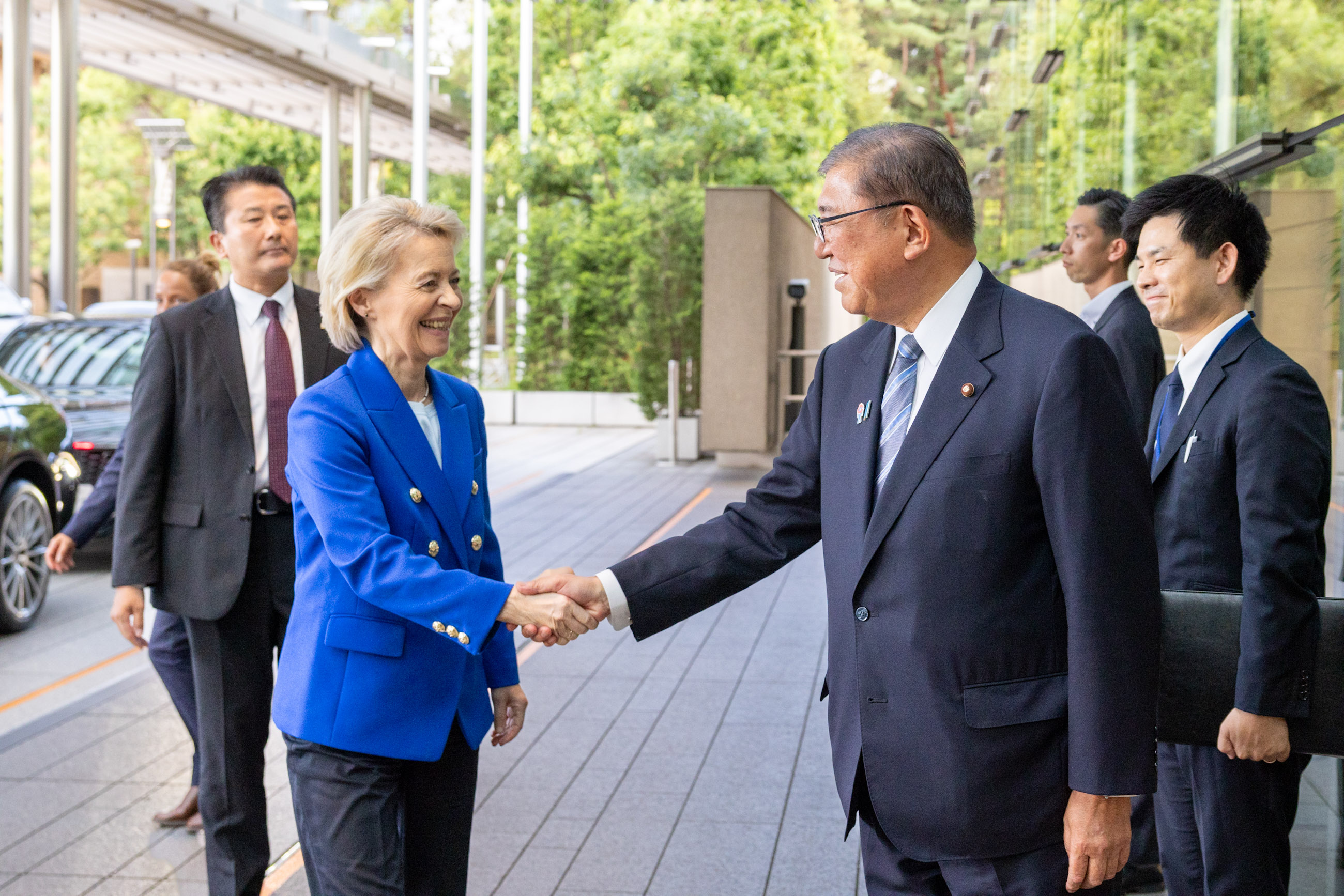 石破首相迎接冯德莱恩主席