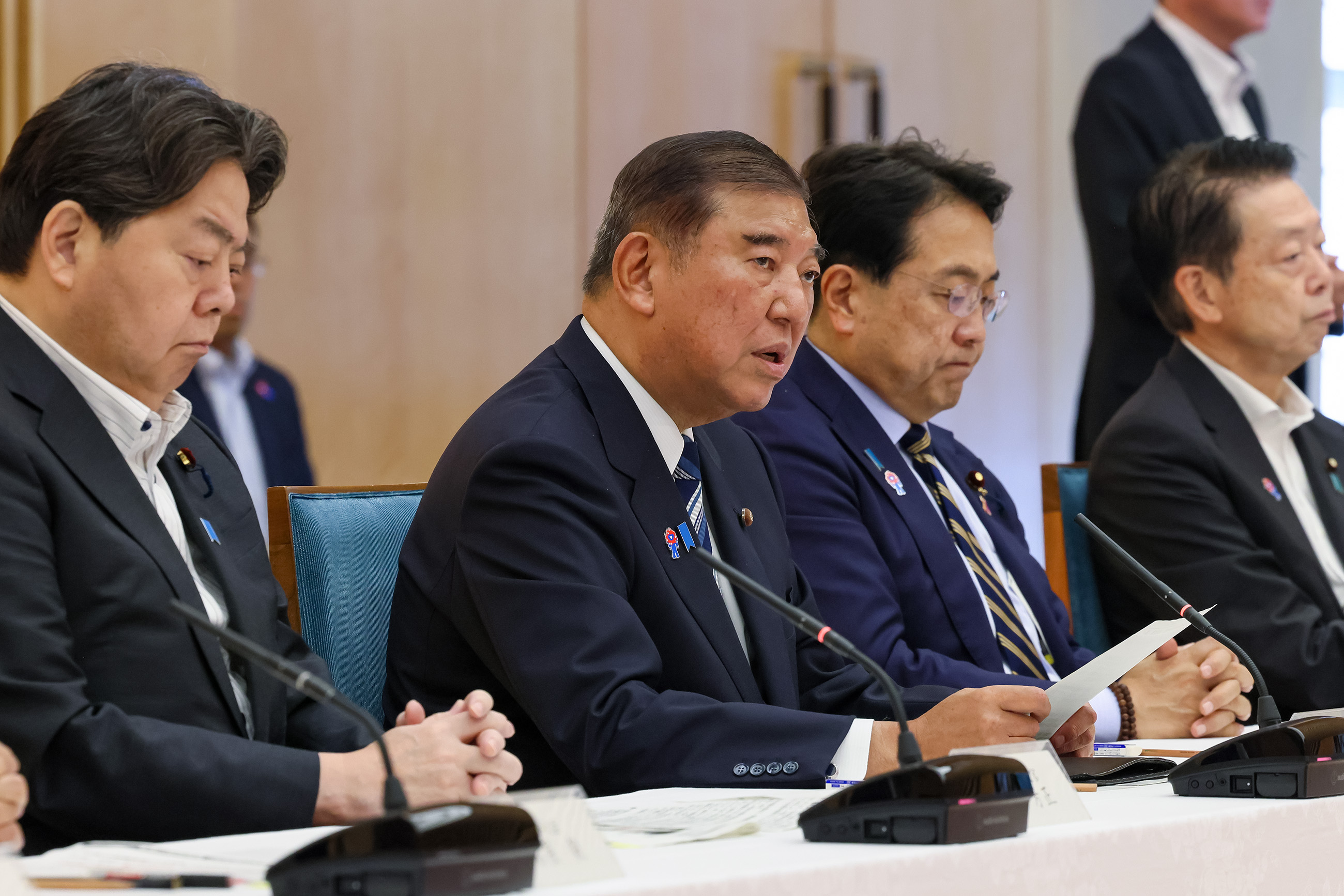 召开有关美国关税措施的综合对策总部会议