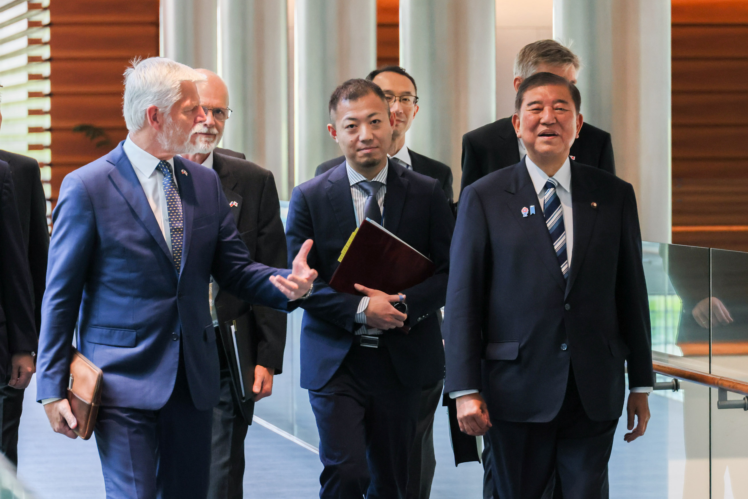 石破首相迎接彼得·帕维尔总统2