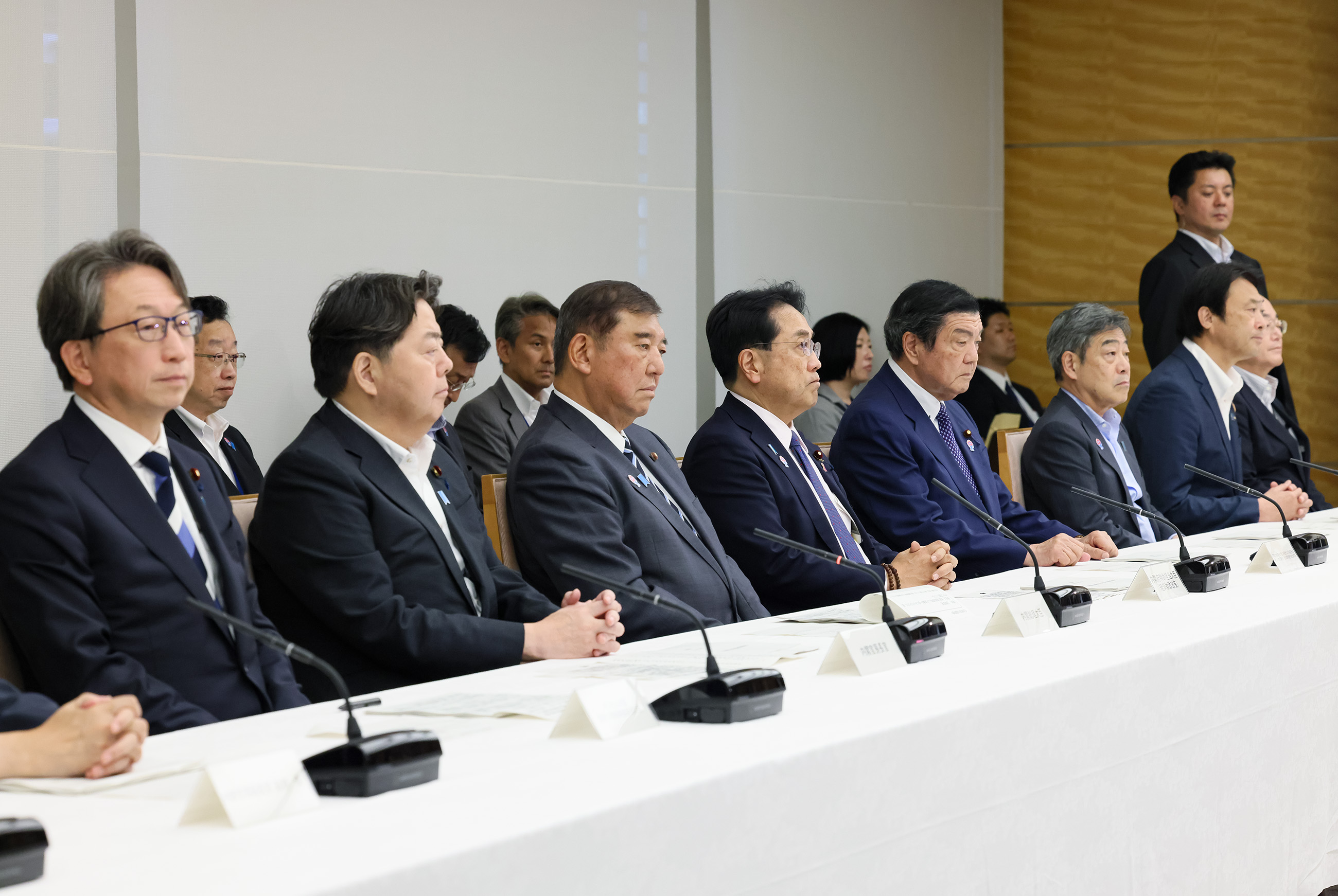 出席月例经济报告等相关阁僚会议