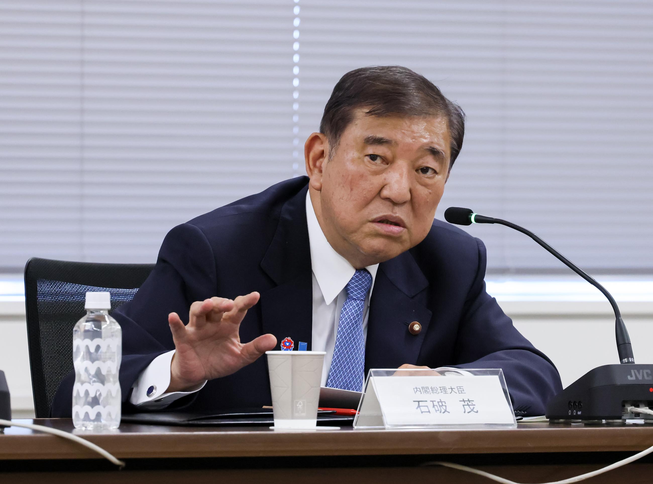 与汽车行业就日美关税谈判达成协议交换意见