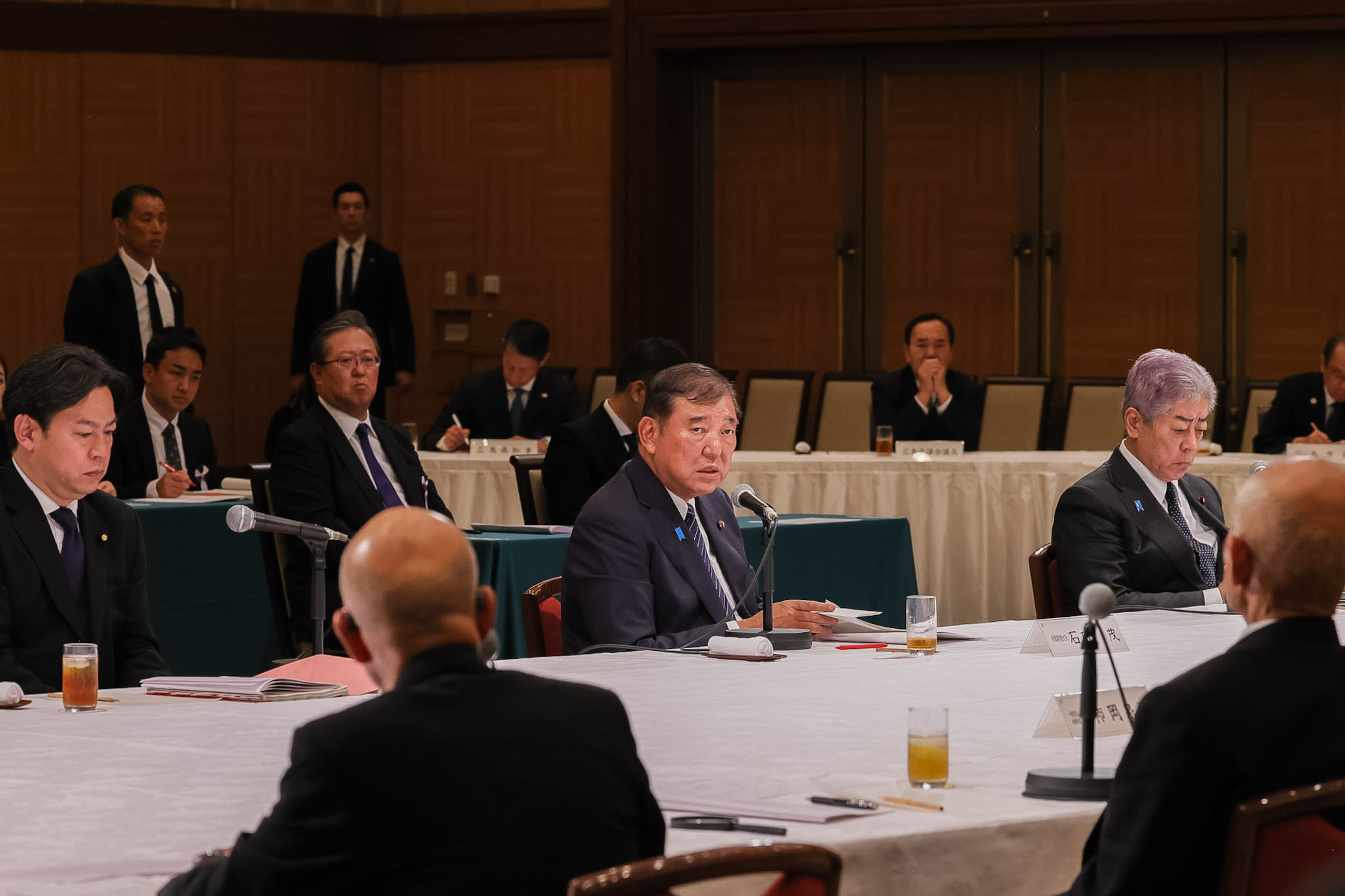 石破首相听取核爆受害者代表的要求1