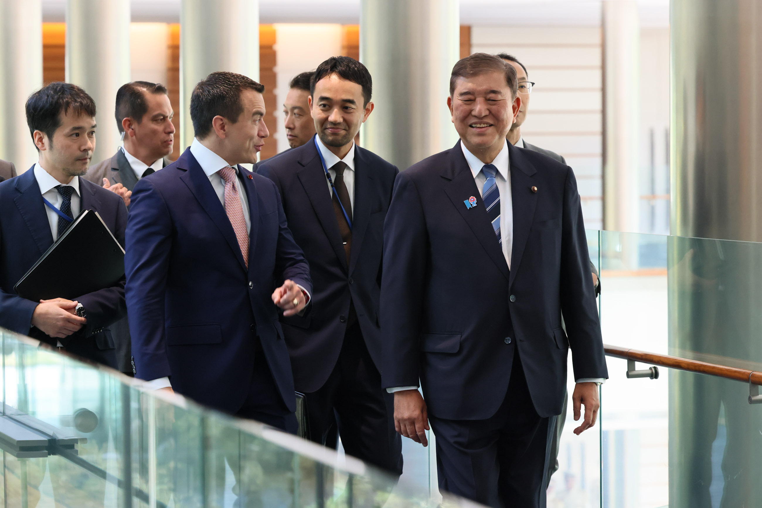 两位首相出席首脑会谈