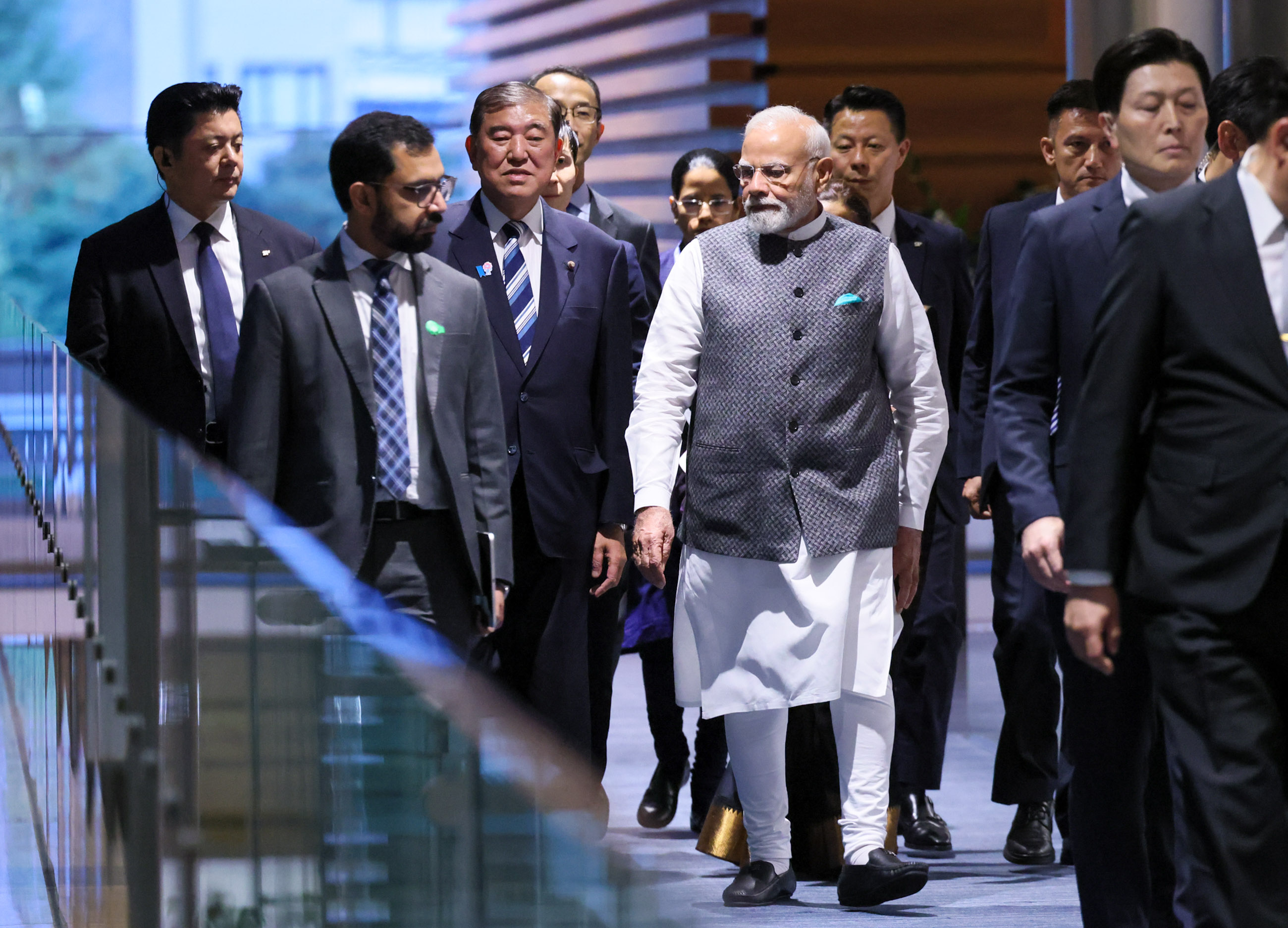 两位首脑出席会谈