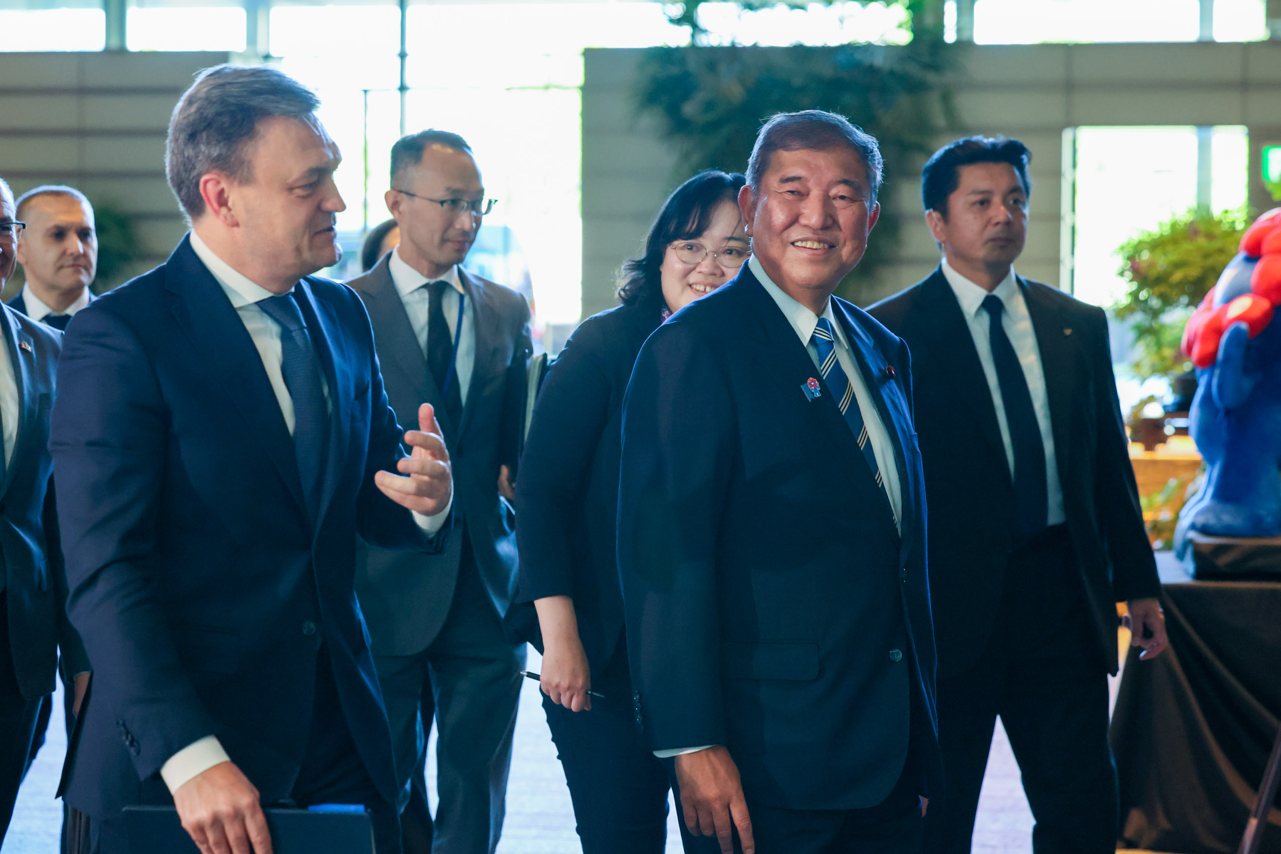 石破首相迎接雷切安总理4