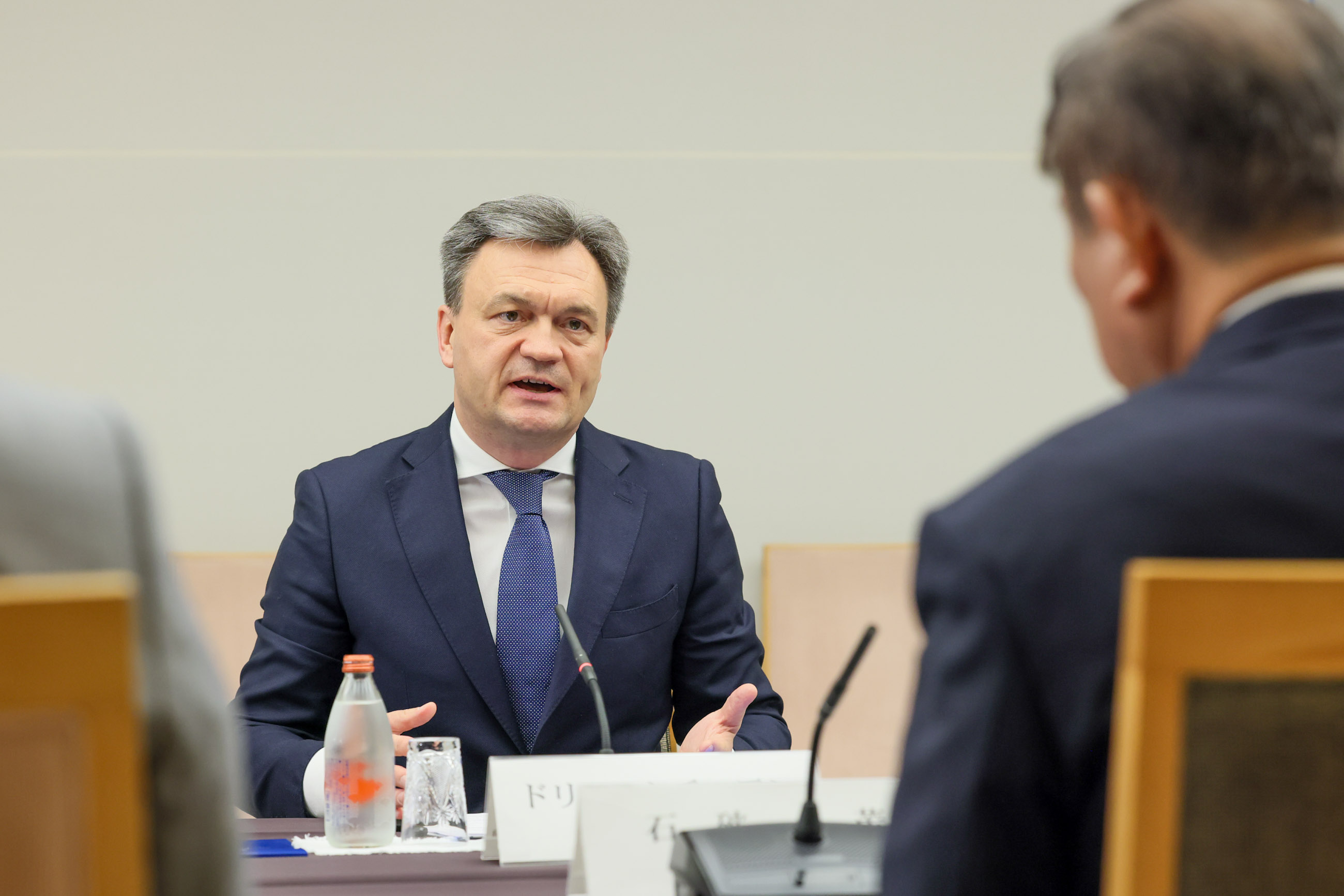 石破首相与雷切安总理举行会谈6