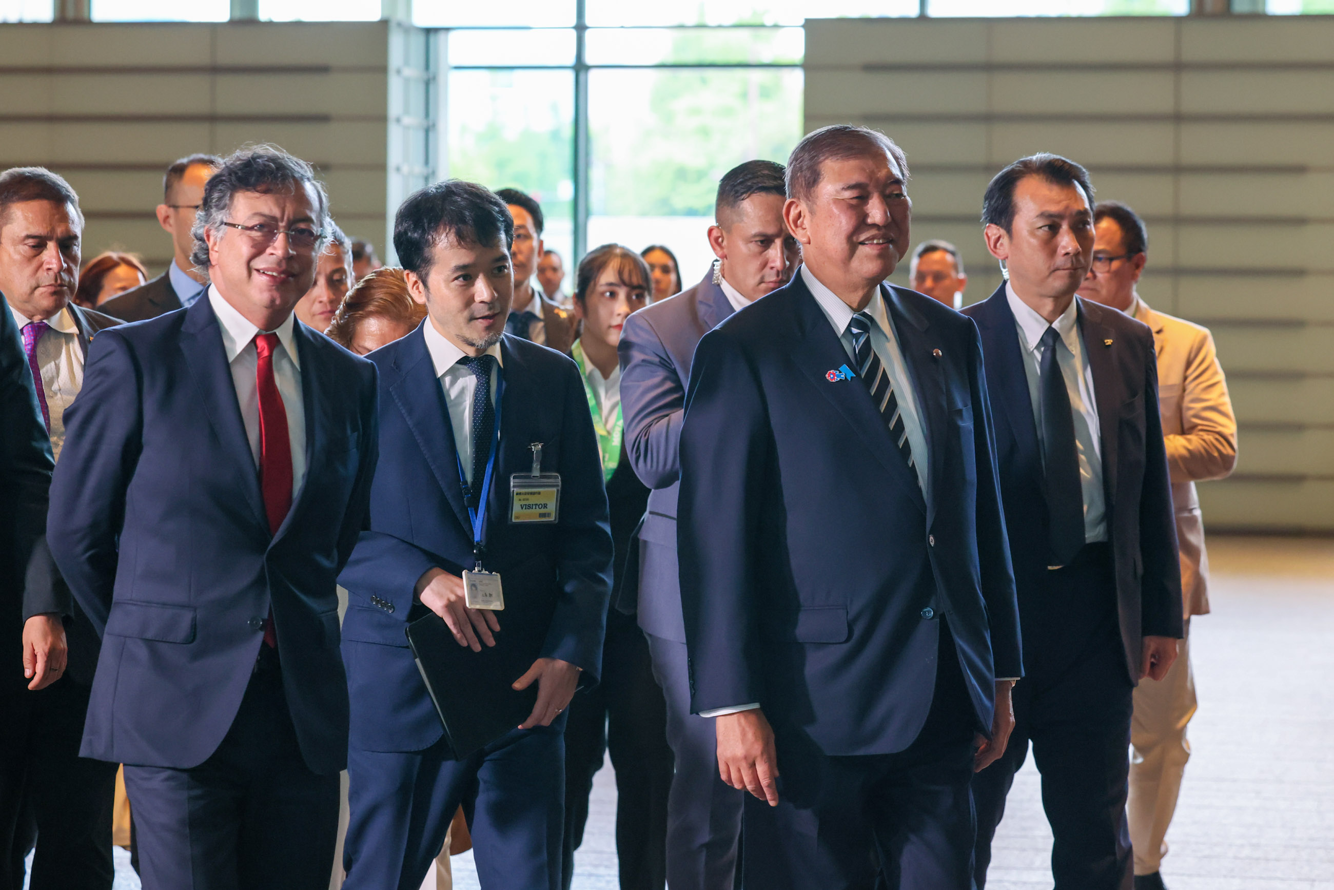 石破首相迎接佩特罗总统2