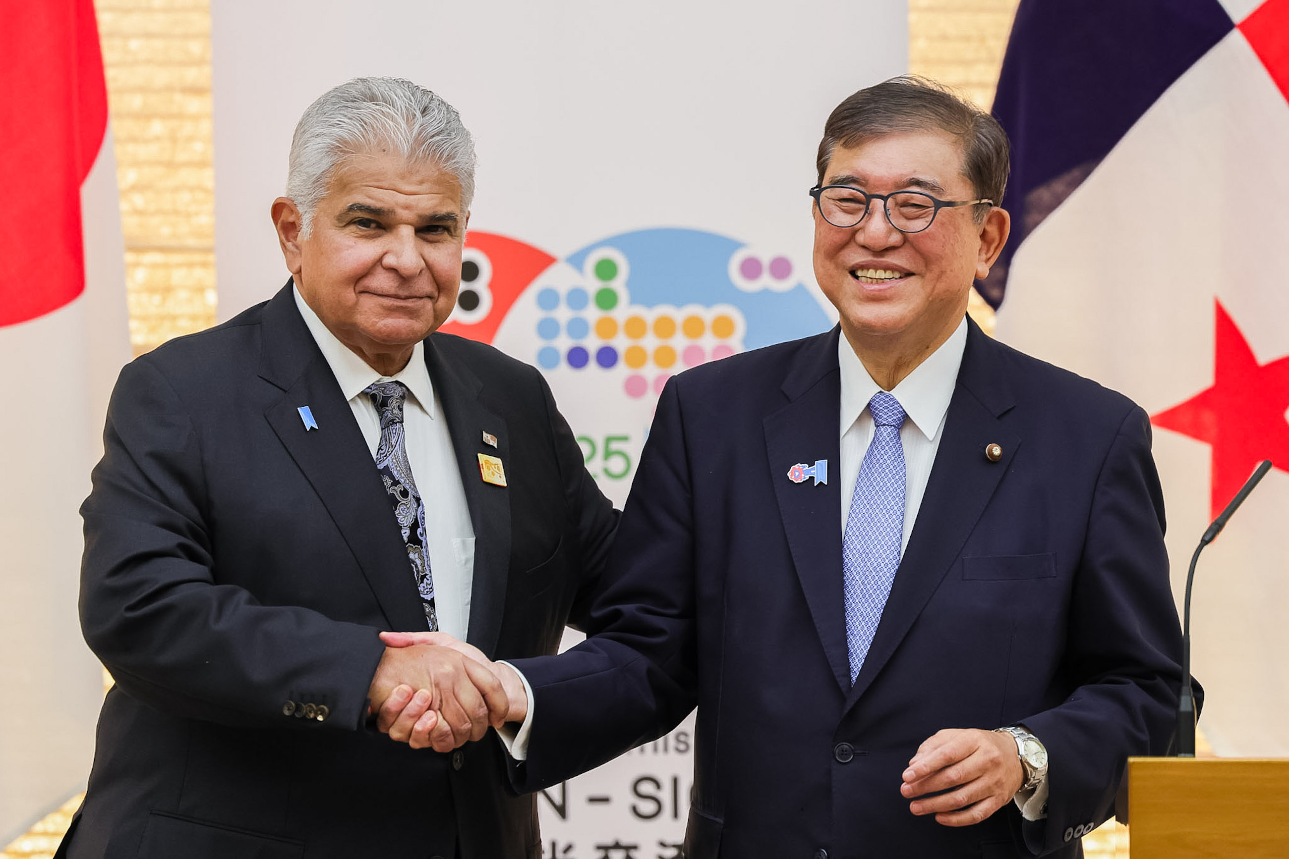 举行日本巴拿马首脑会谈