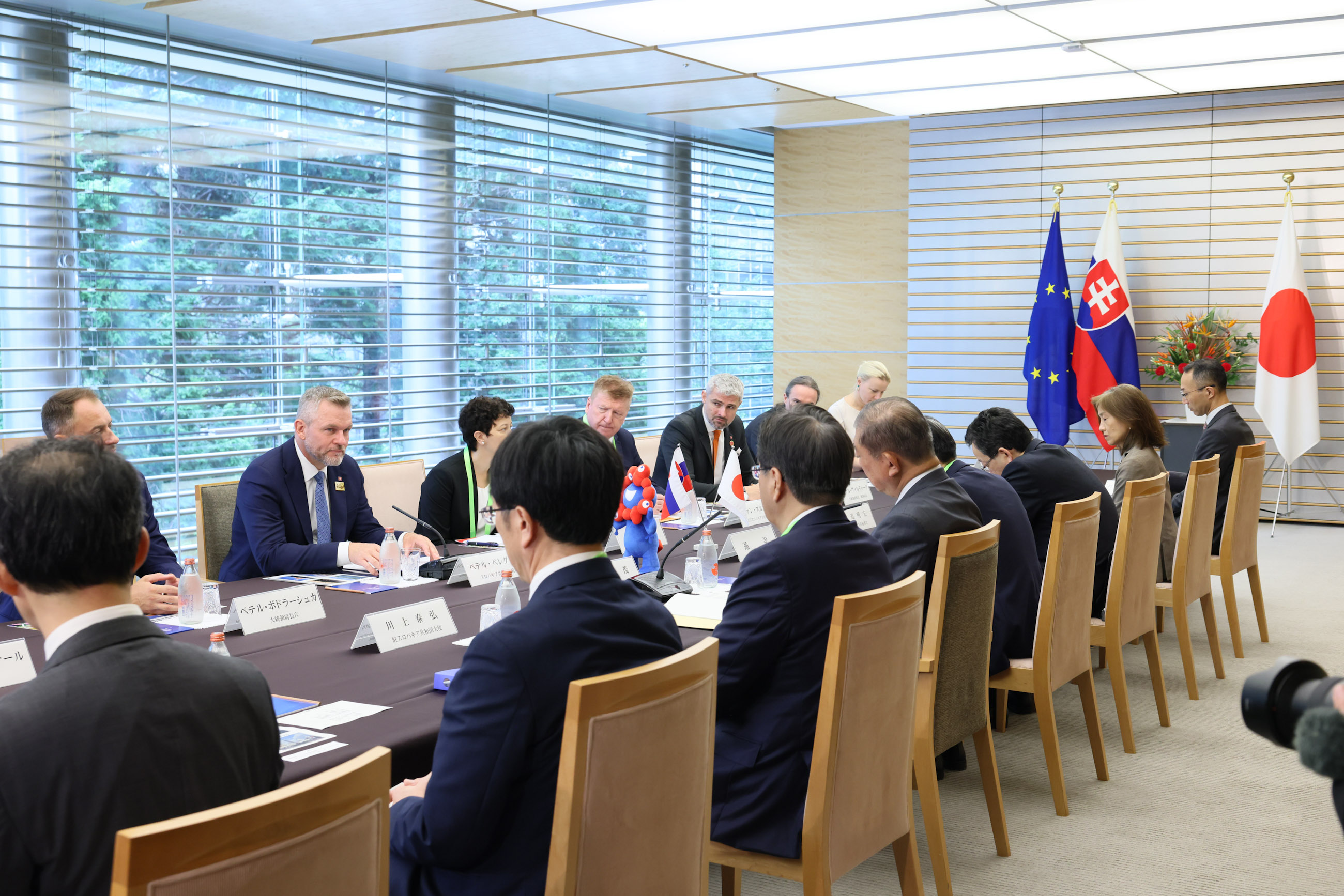 石破首相与佩莱格里尼总统举行会谈4