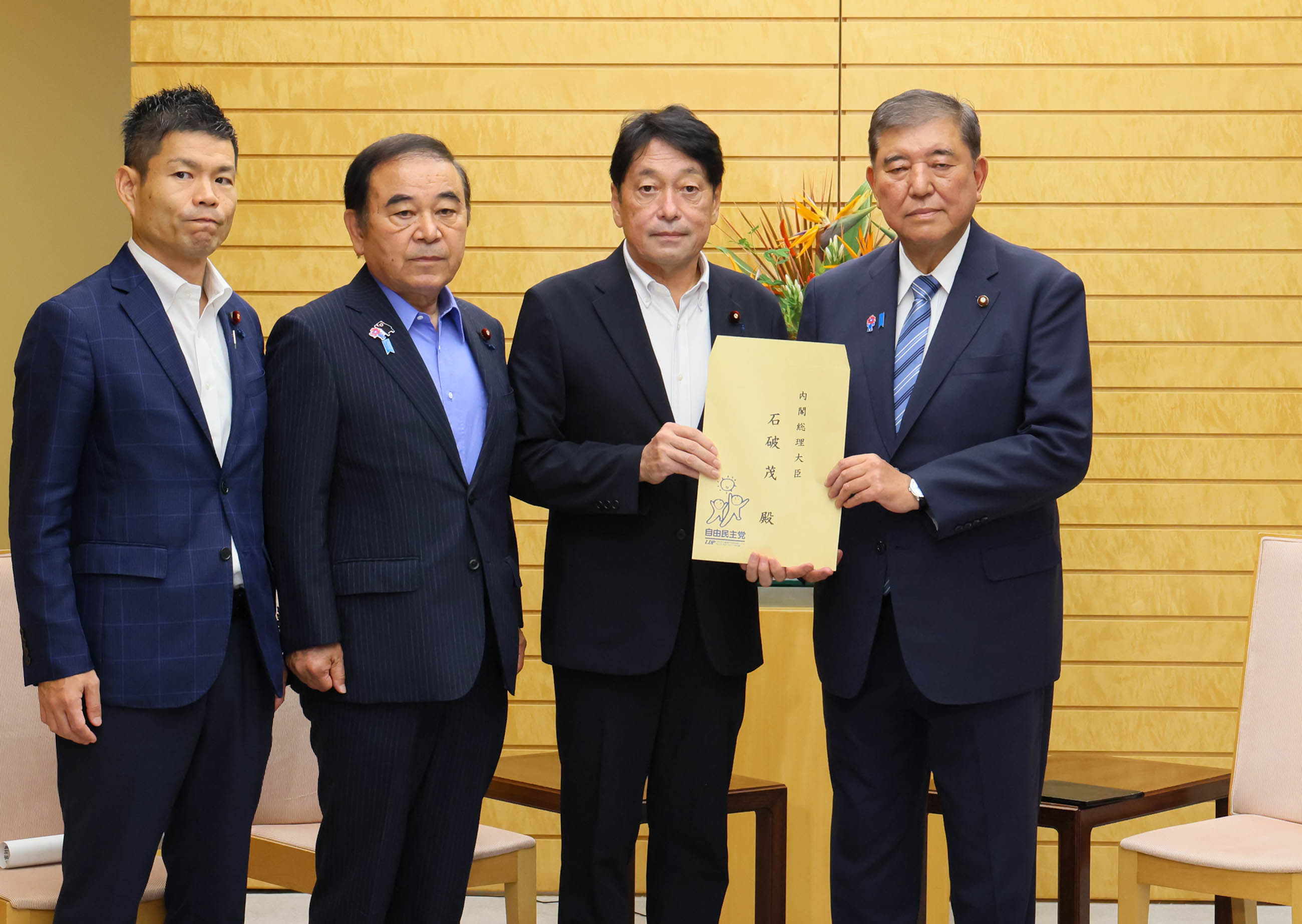 接受自民党提交的“极端化·局部化暴雨灾害应对紧急决议”