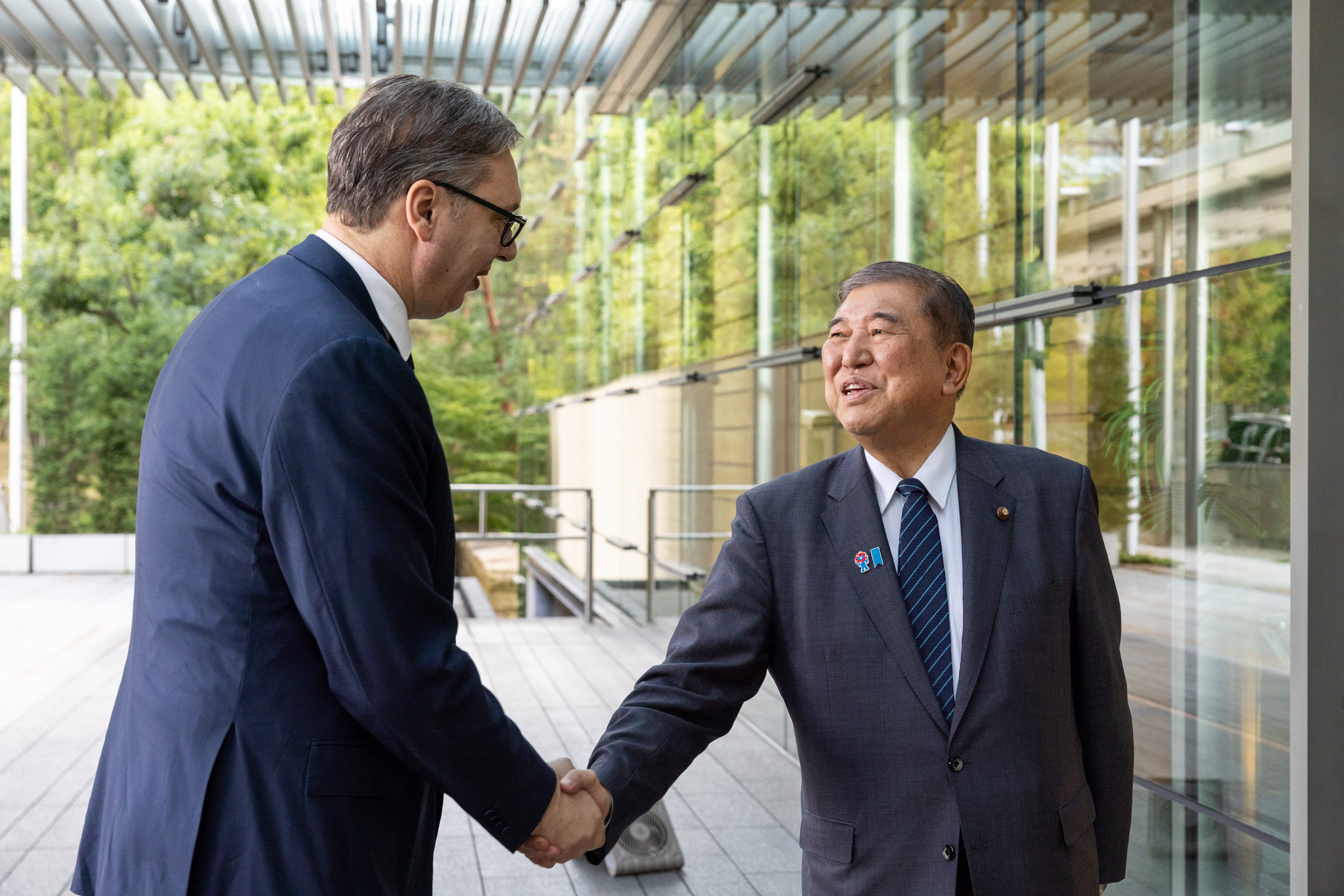 石破首相迎接武契奇总统1