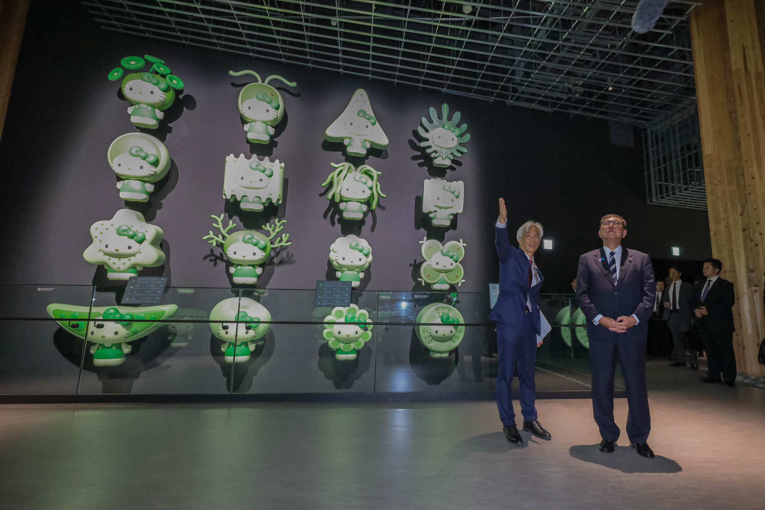 石破首相视察日本馆3