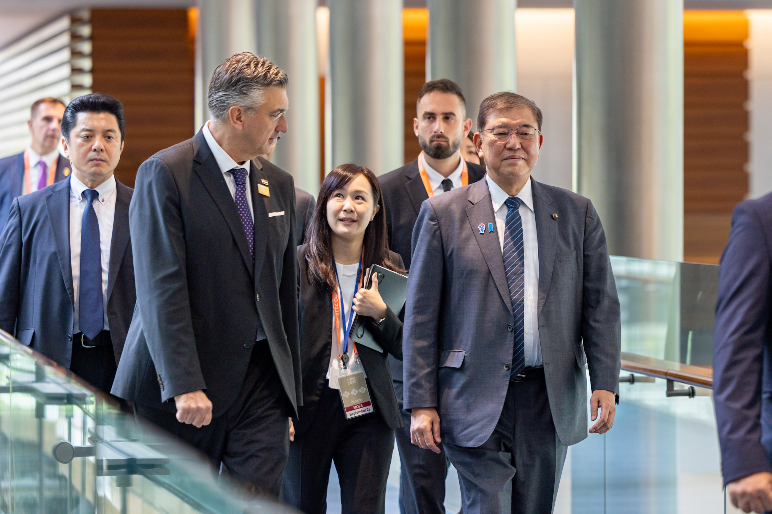 两位首脑出席首脑会谈1