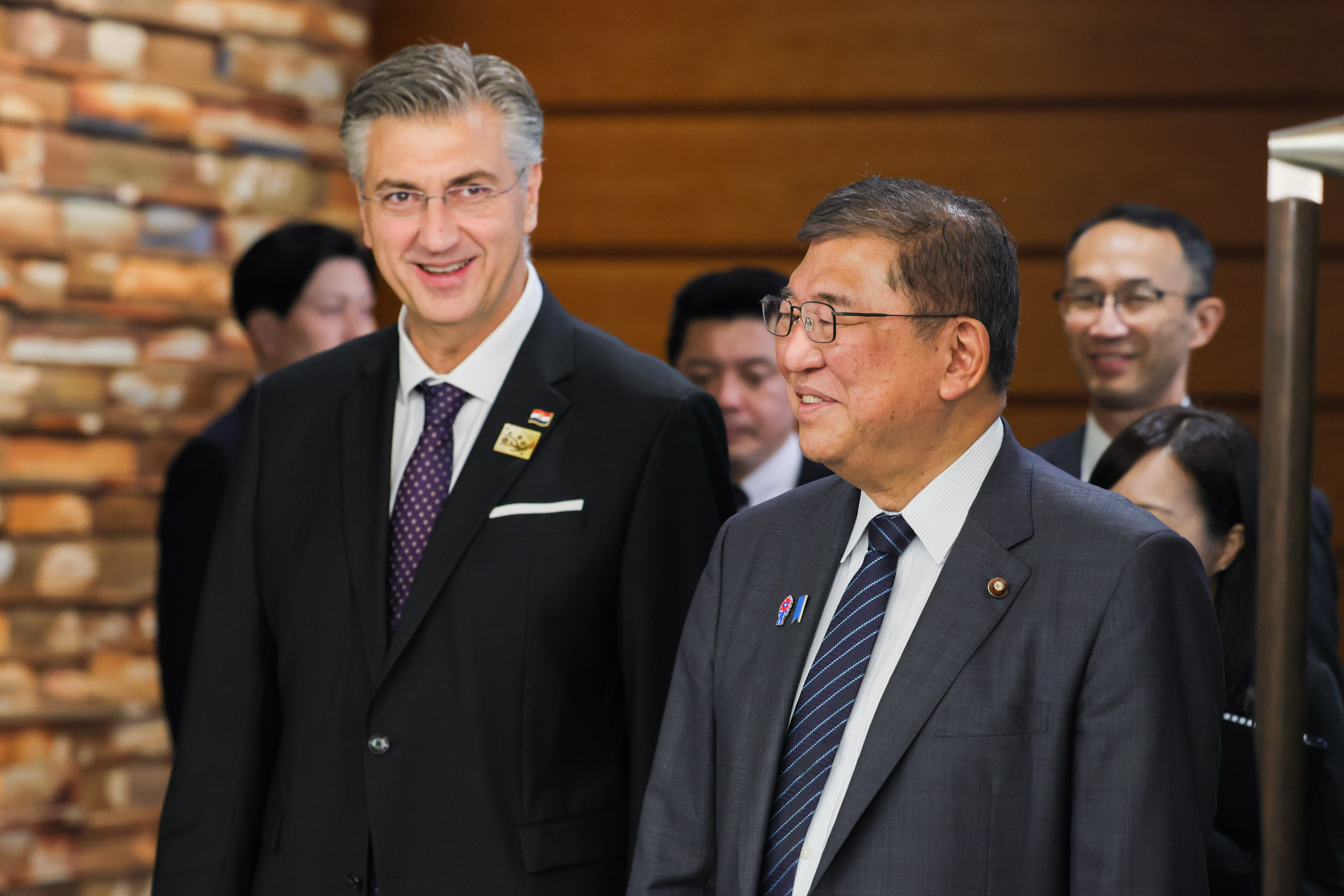 两位首脑出席首脑会谈2