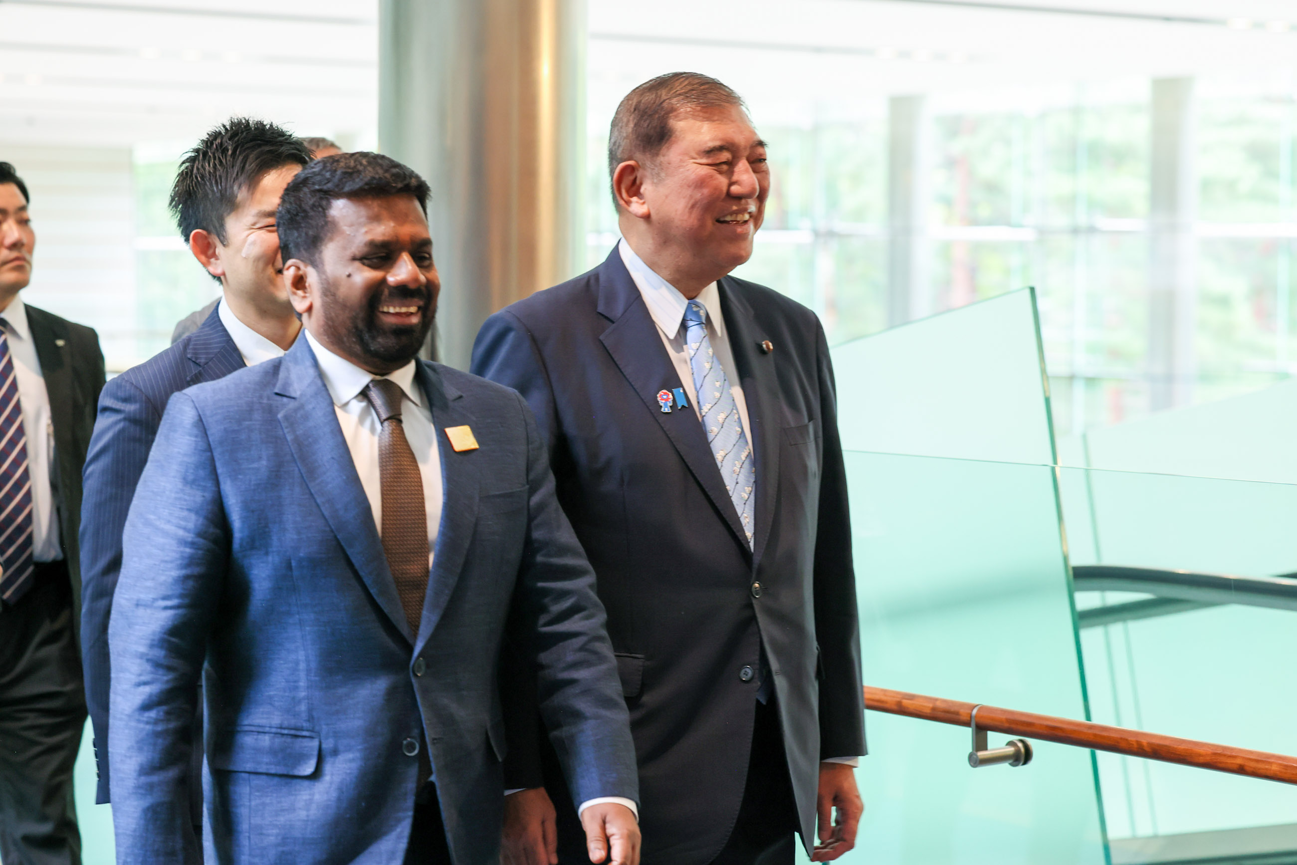 两位首脑出席会谈