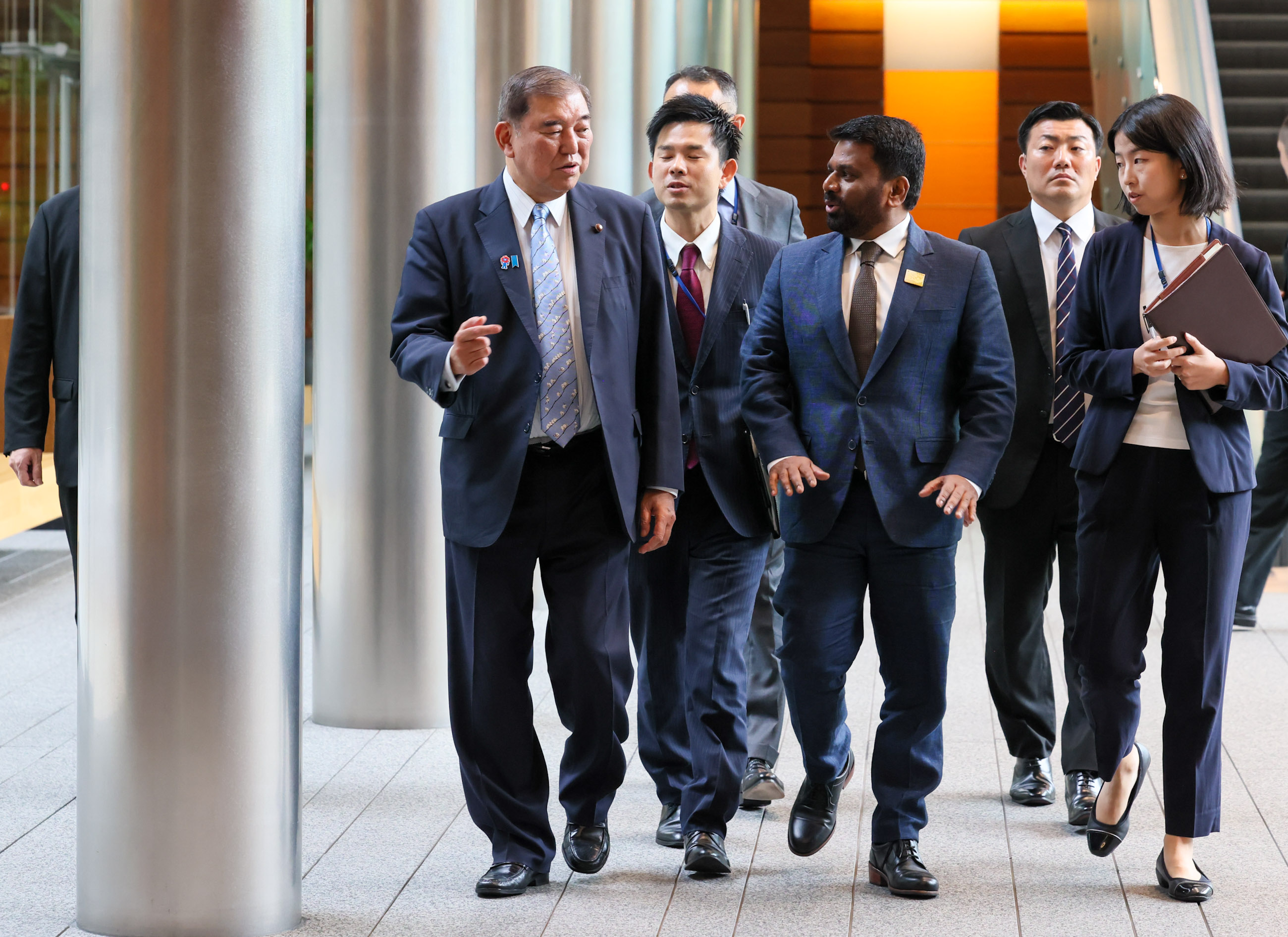 两位首脑出席文件签署与交换仪式