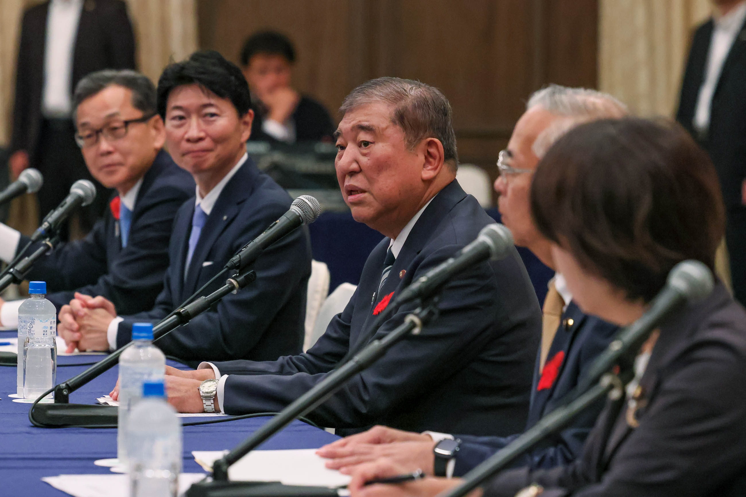 石破首相进行意见交换2