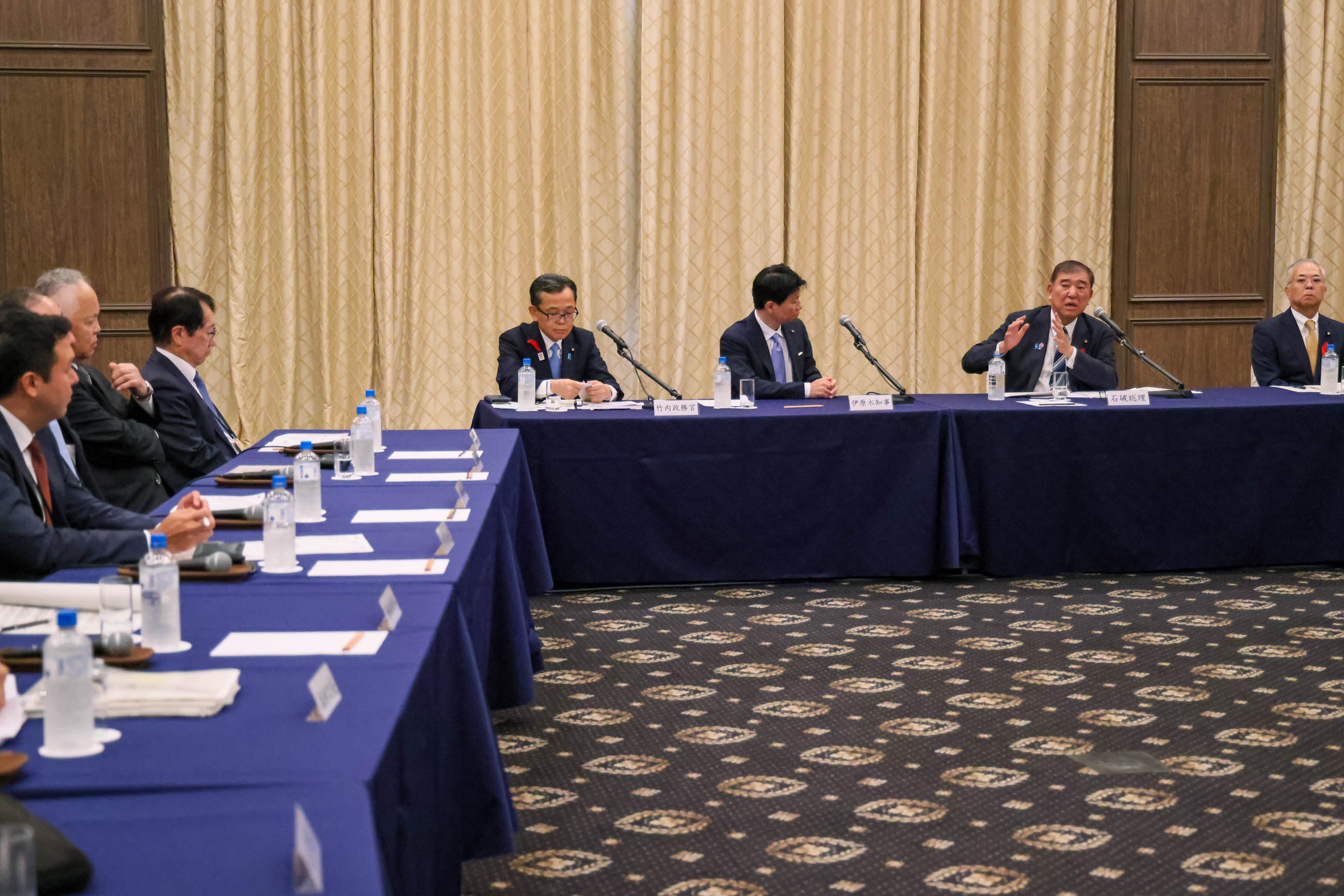 石破首相进行意见交换6