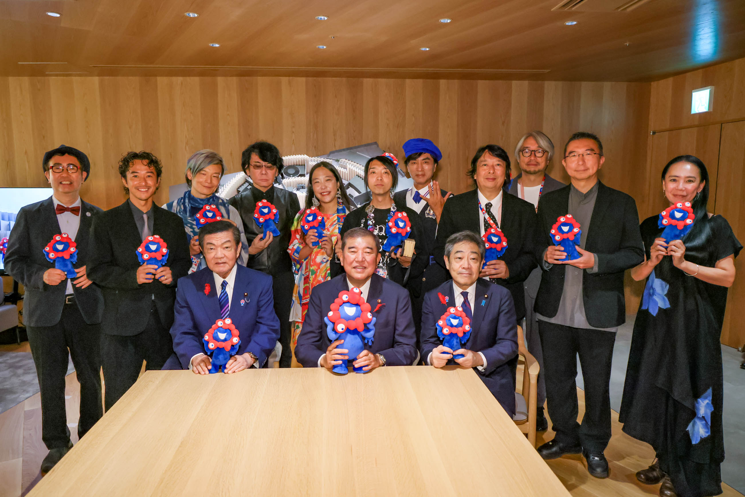 石破首相与世博会主题项目制作人进行意见交换