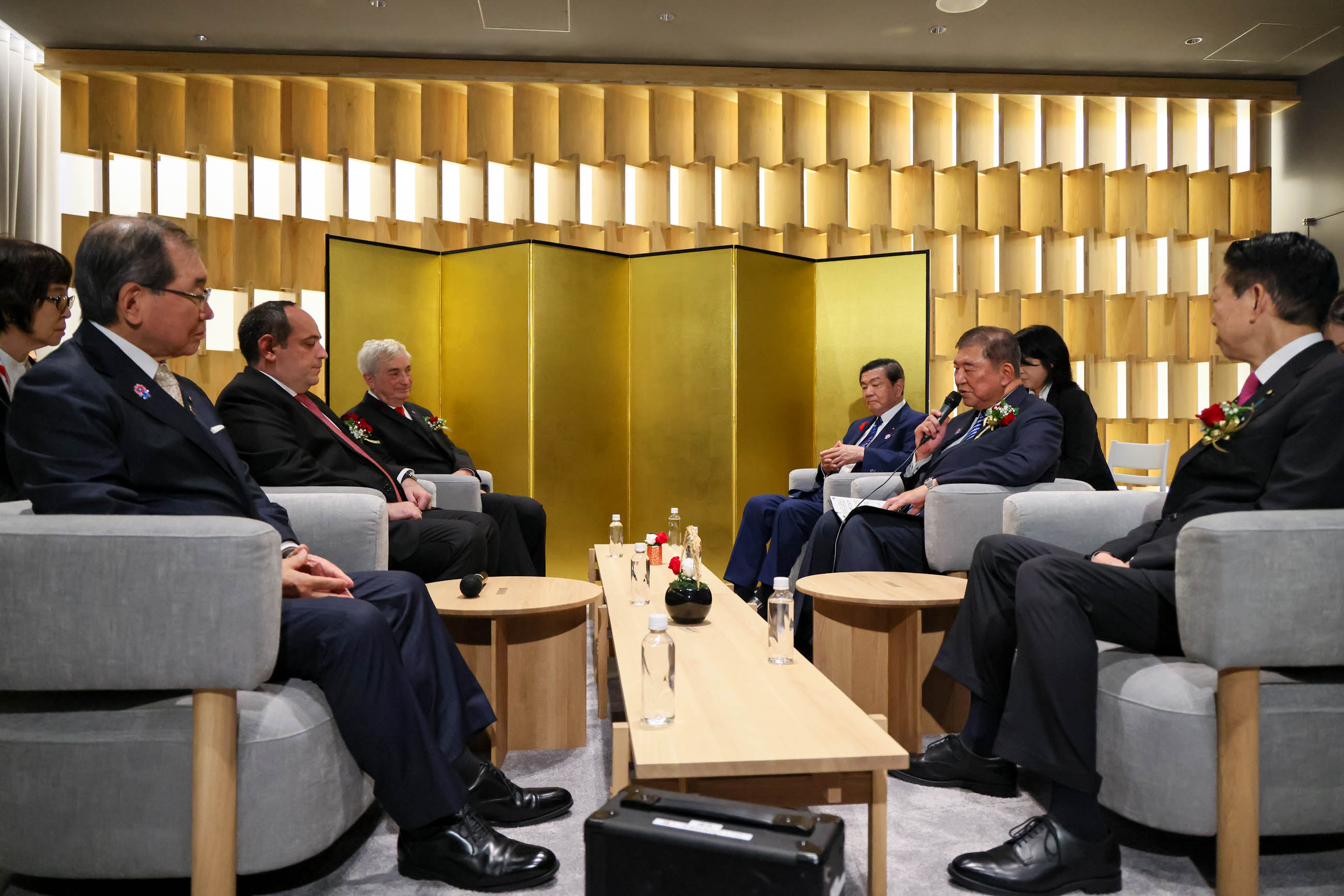 石破首相与科肯切斯BIE秘书长会见1