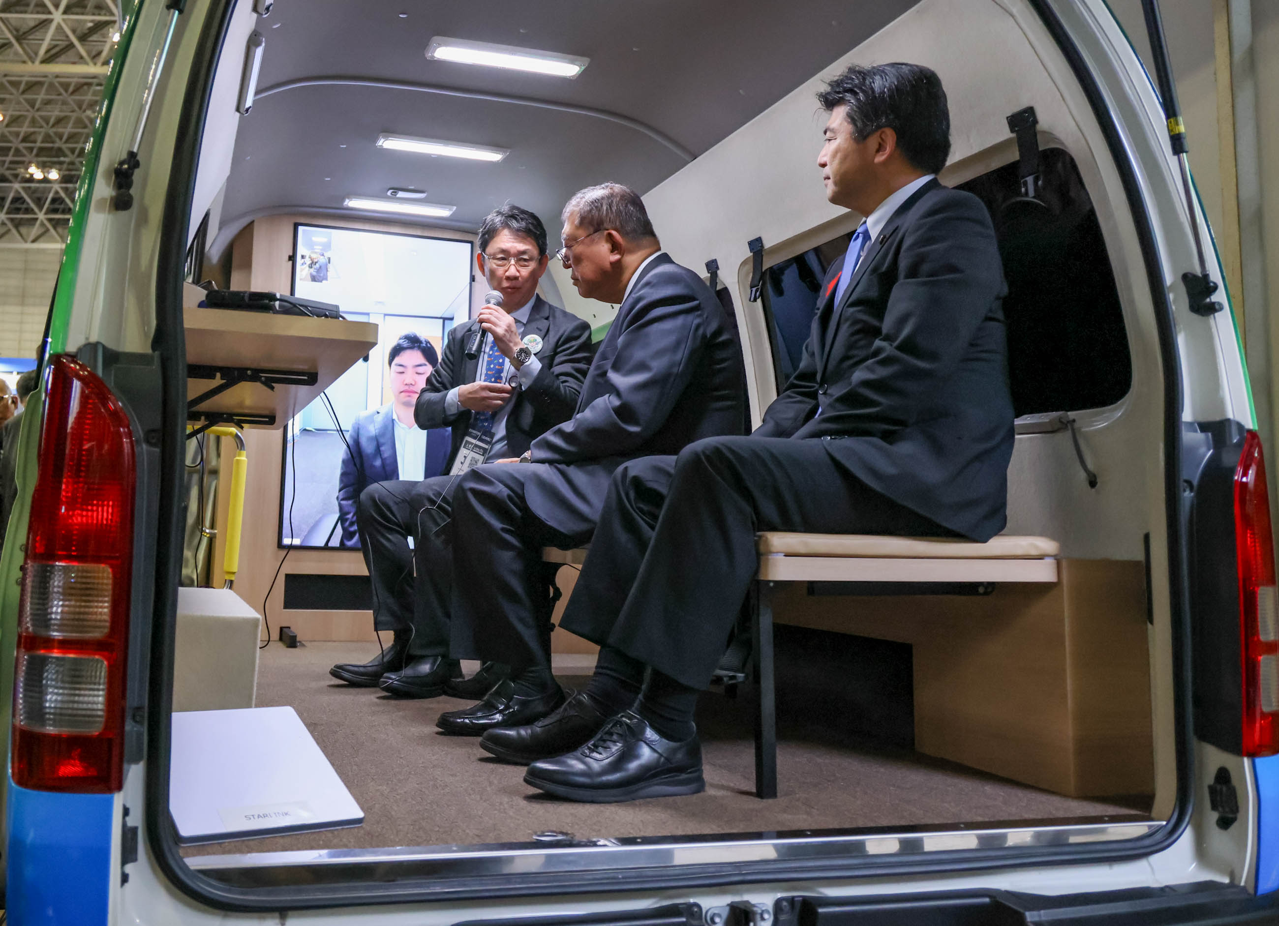 石破首相视察展示区7