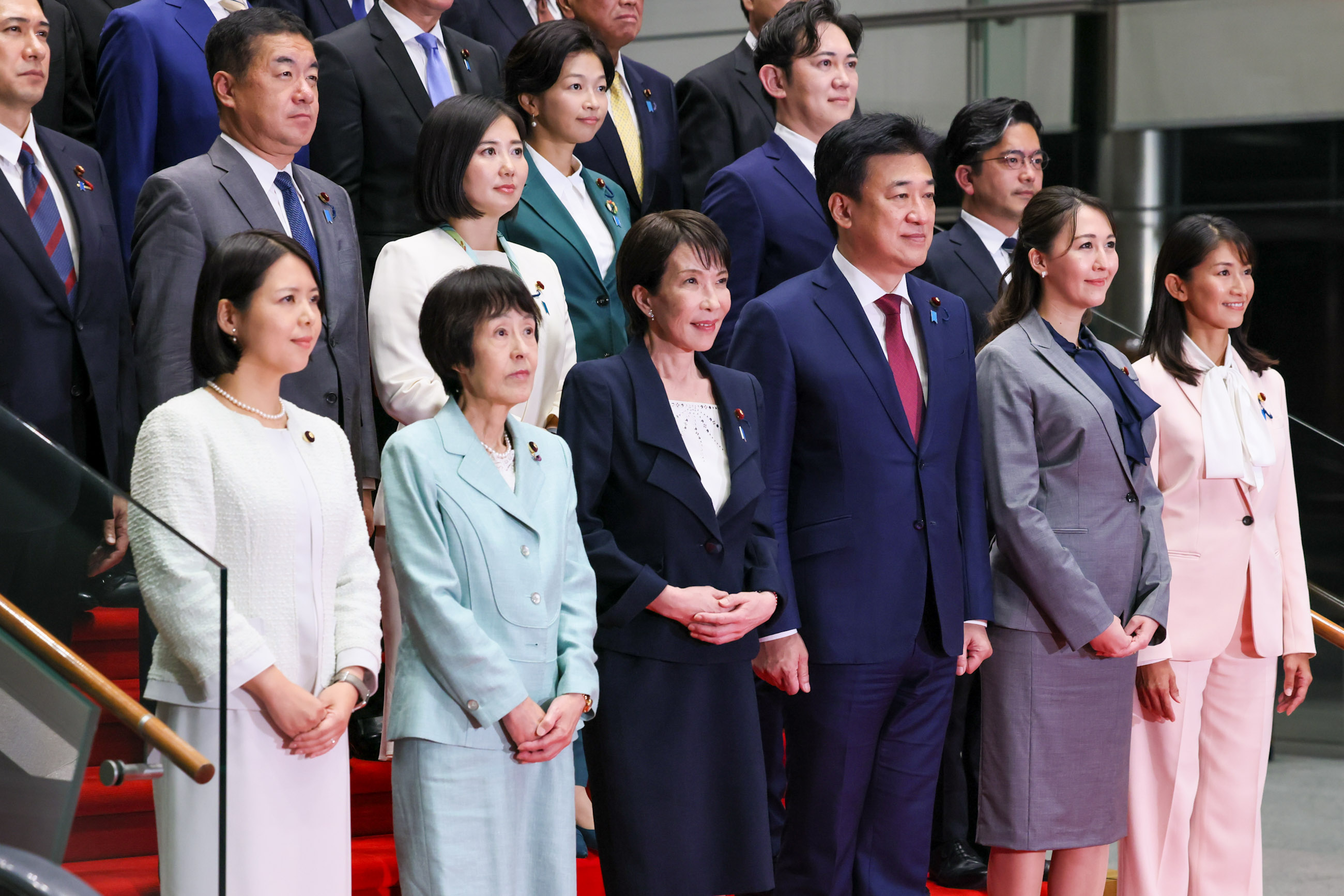 首次大臣政务官会议及合影留念