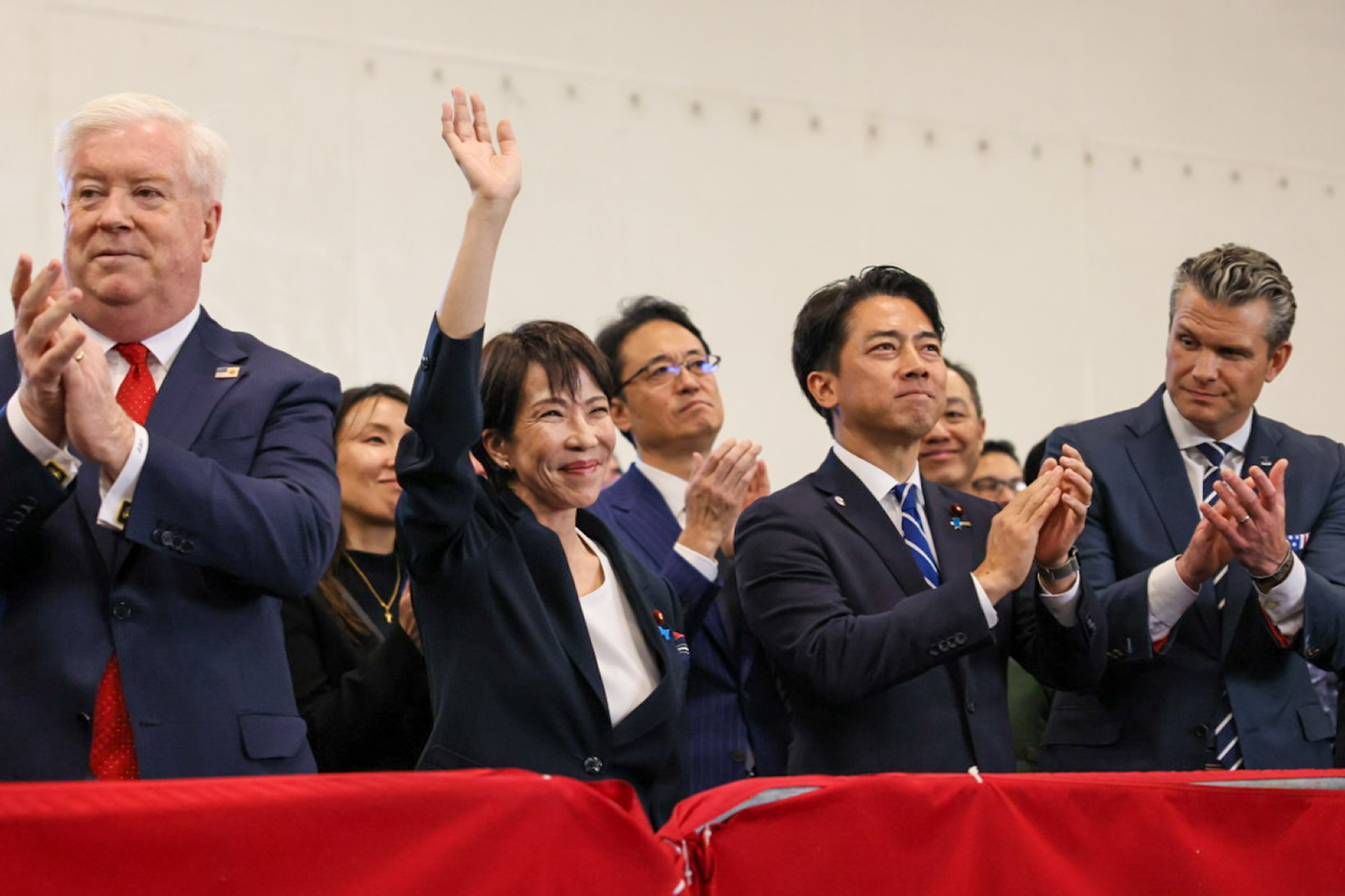 高市首相访问美国海军横须贺基地4