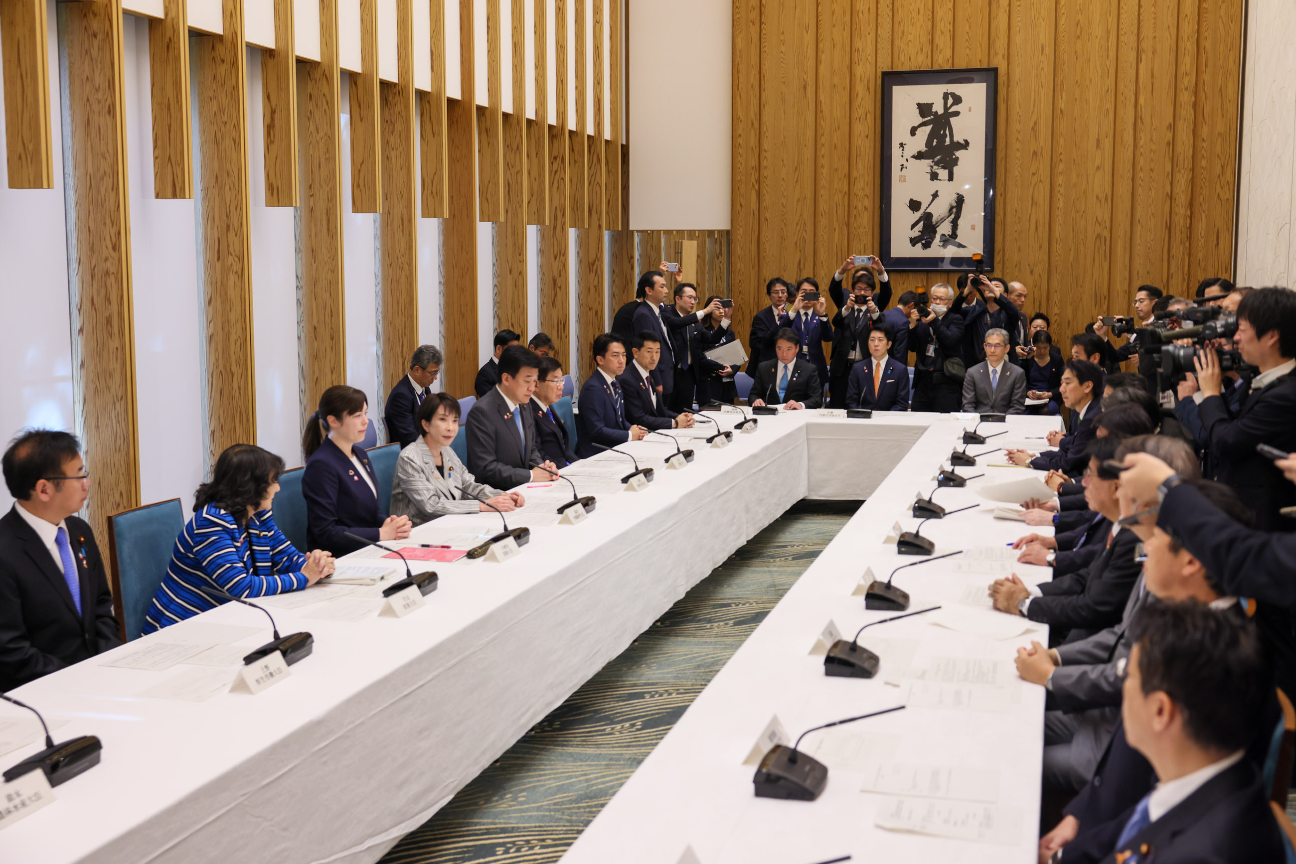 高市首相总结会议2