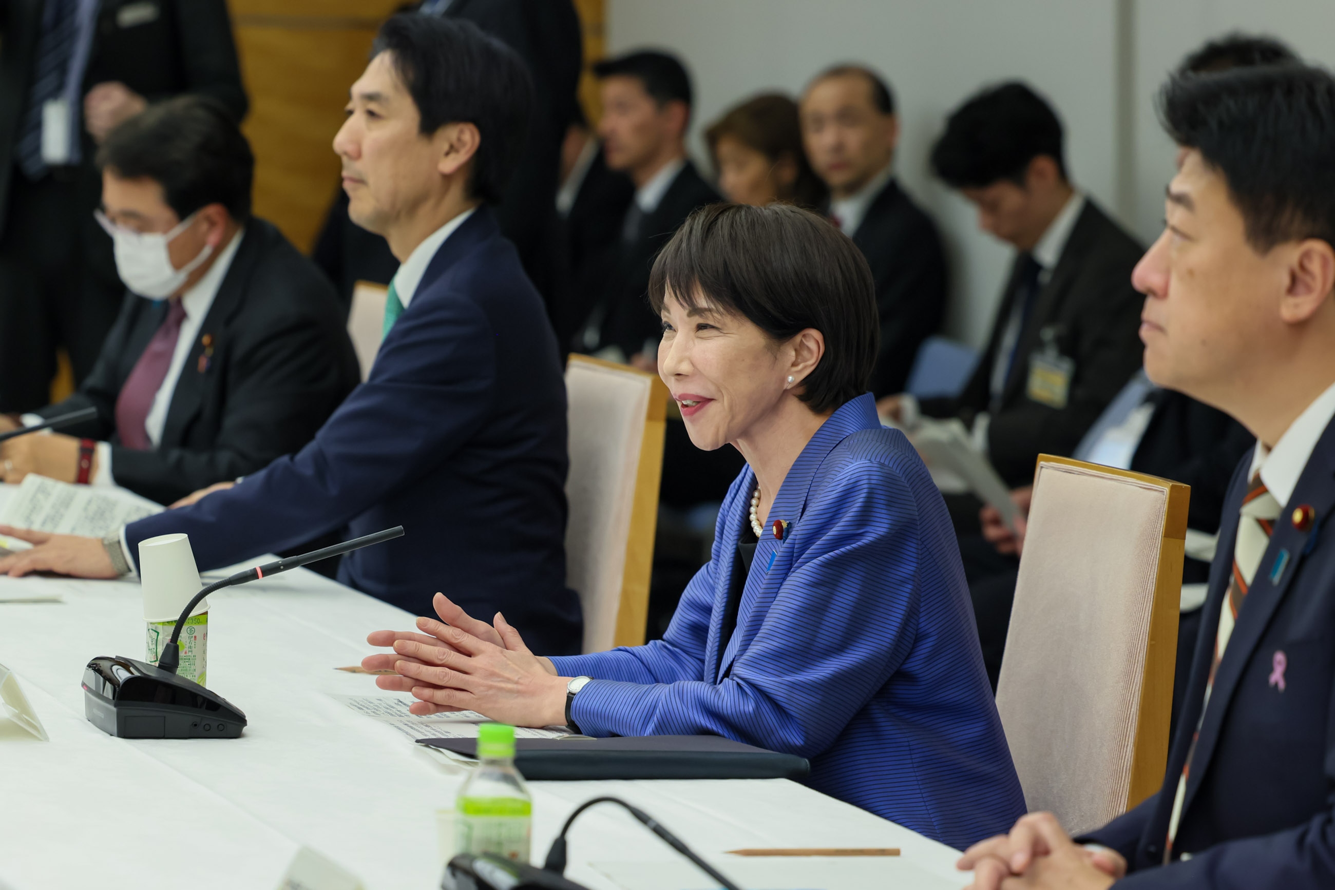 召开经济财政咨询会议